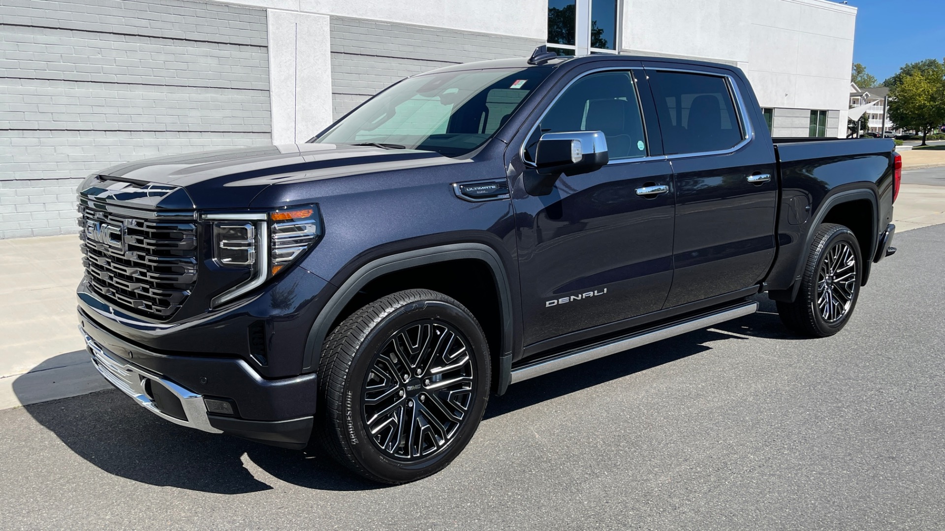 Used 2022 GMC Sierra 1500 DENALI ULTIMATE / 6.2L V8 / 22IN WHEELS / LEATHER / COOLED SEATS for sale $110,500 at Formula Imports in Charlotte NC 28227 2