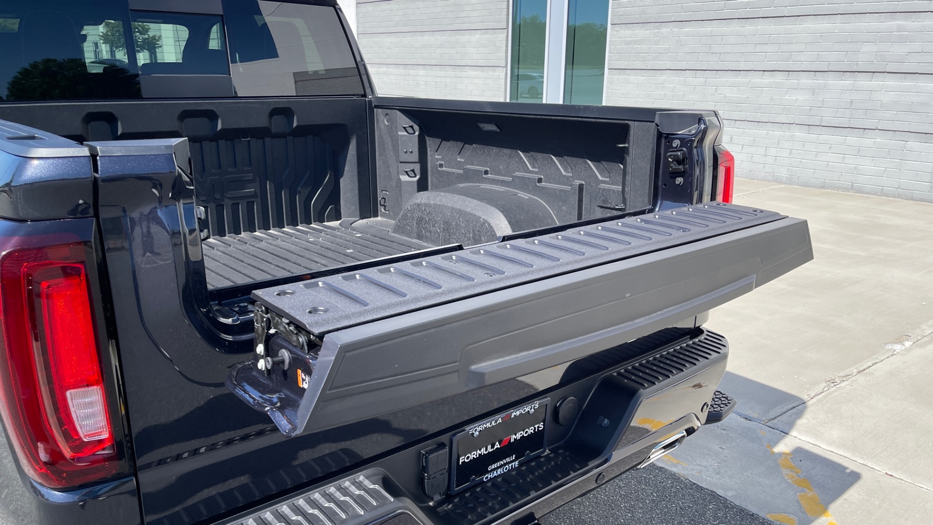 Used 2022 GMC Sierra 1500 DENALI ULTIMATE / 6.2L V8 / 22IN WHEELS / LEATHER / COOLED SEATS for sale Sold at Formula Imports in Charlotte NC 28227 35