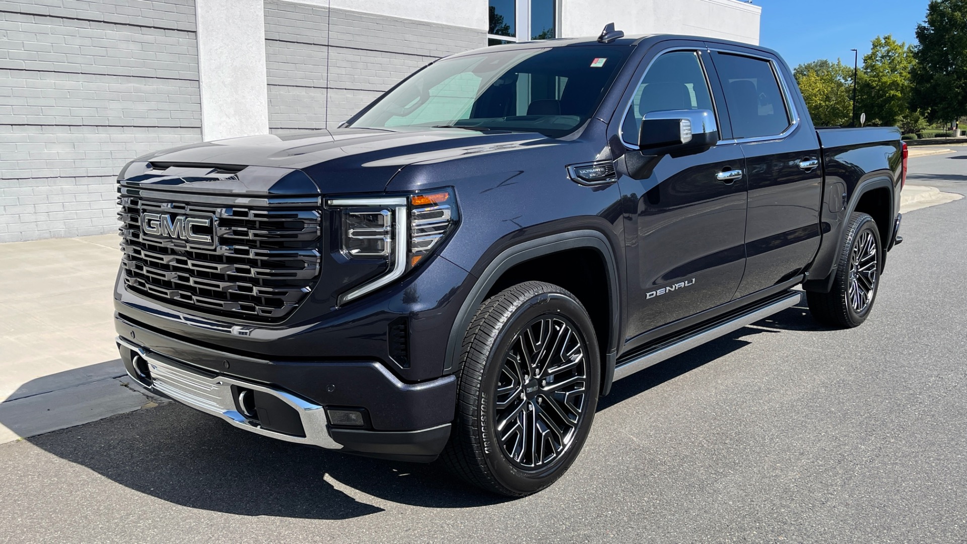 Used 2022 GMC Sierra 1500 DENALI ULTIMATE / 6.2L V8 / 22IN WHEELS / LEATHER / COOLED SEATS for sale Sold at Formula Imports in Charlotte NC 28227 5