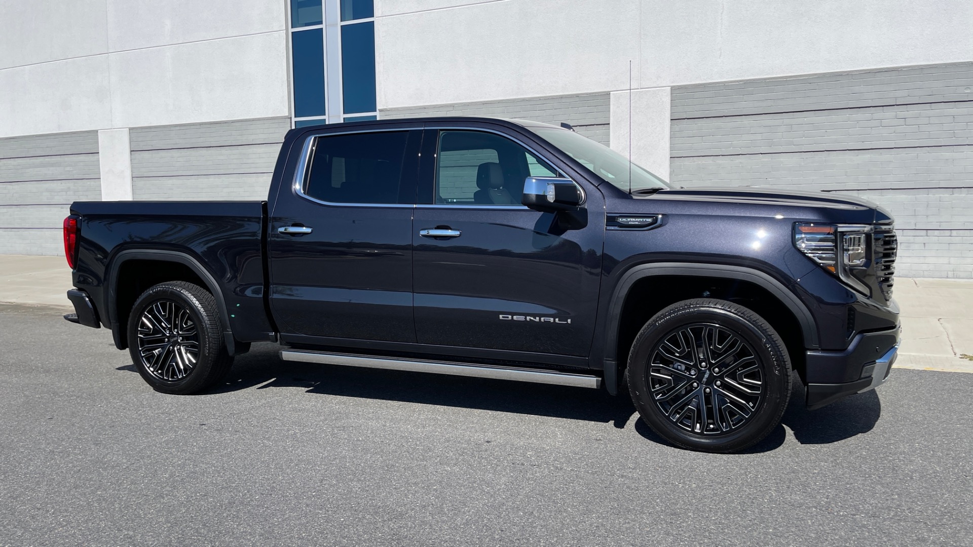 Used 2022 GMC Sierra 1500 DENALI ULTIMATE / 6.2L V8 / 22IN WHEELS / LEATHER / COOLED SEATS for sale Sold at Formula Imports in Charlotte NC 28227 7