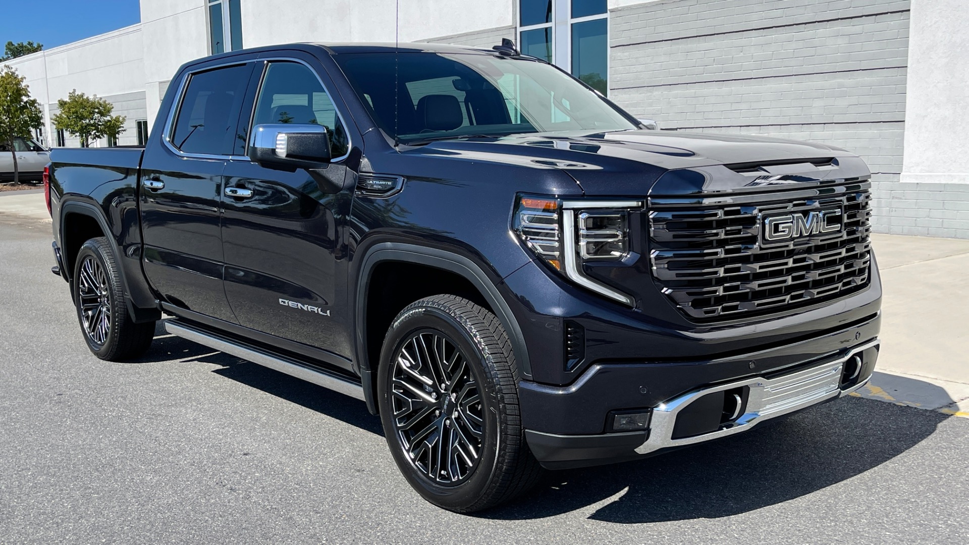 Used 2022 GMC Sierra 1500 DENALI ULTIMATE / 6.2L V8 / 22IN WHEELS / LEATHER / COOLED SEATS for sale $110,500 at Formula Imports in Charlotte NC 28227 8