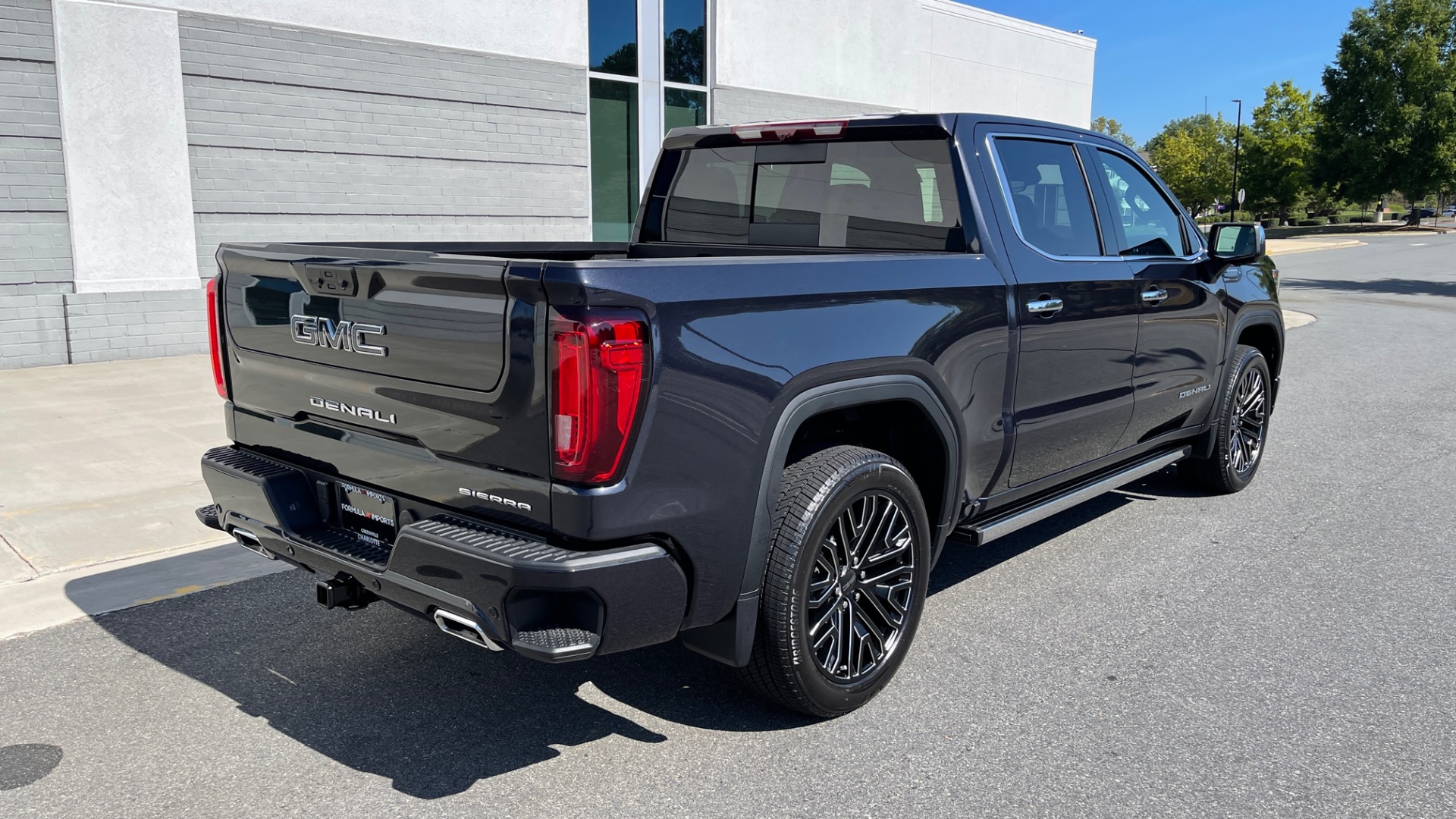 Used 2022 GMC Sierra 1500 DENALI ULTIMATE / 6.2L V8 / 22IN WHEELS / LEATHER / COOLED SEATS for sale Sold at Formula Imports in Charlotte NC 28227 9
