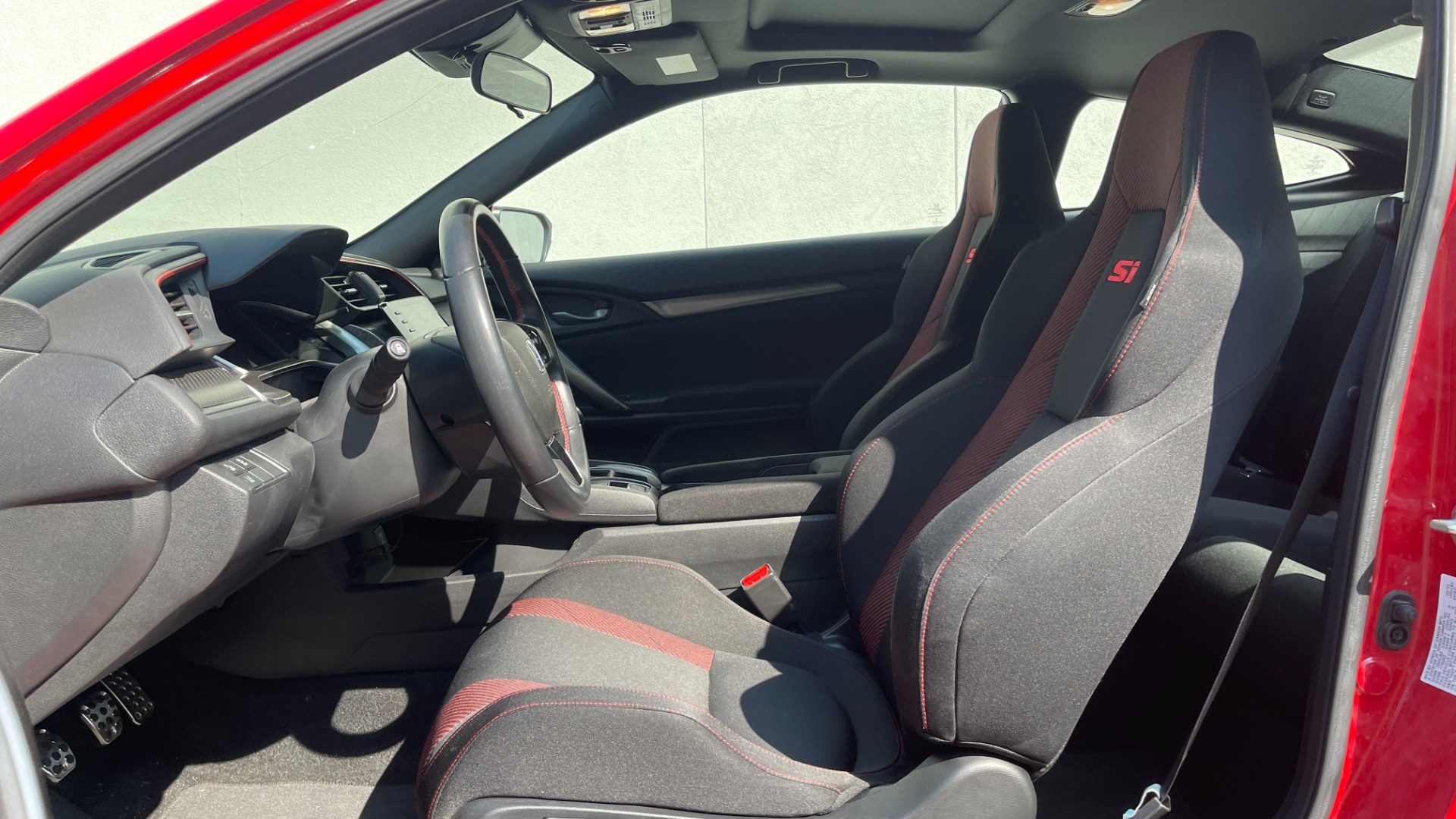 Used 2020 Honda Civic SI COUPE / 6SPEED / BACKUP CAMERA / BUCKET SEATS for sale $31,995 at Formula Imports in Charlotte NC 28227 18