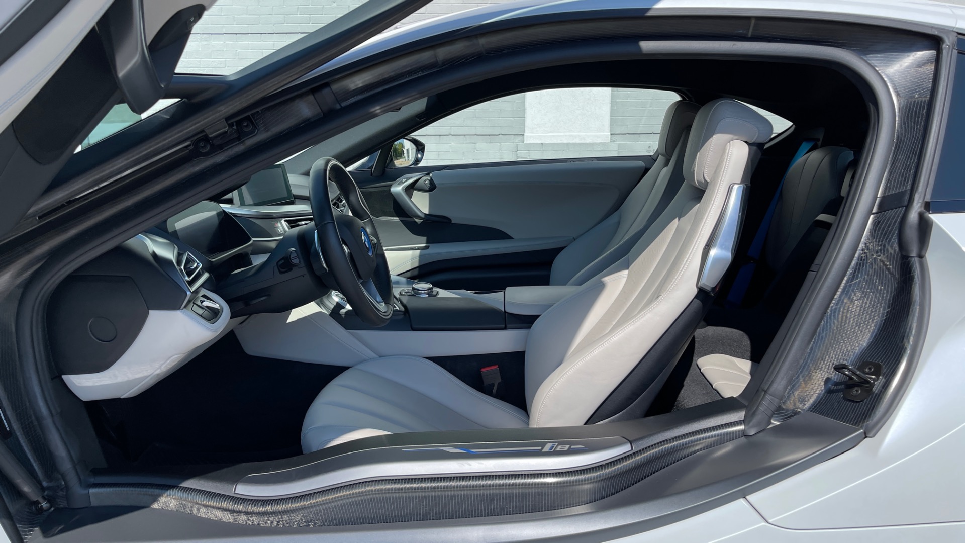 Used 2014 BMW i8 PURE IMPULSE WORLD / BLUE SEATBELTS / PERFORATED LEATHER / LED HEADLIGHTS for sale $75,999 at Formula Imports in Charlotte NC 28227 10