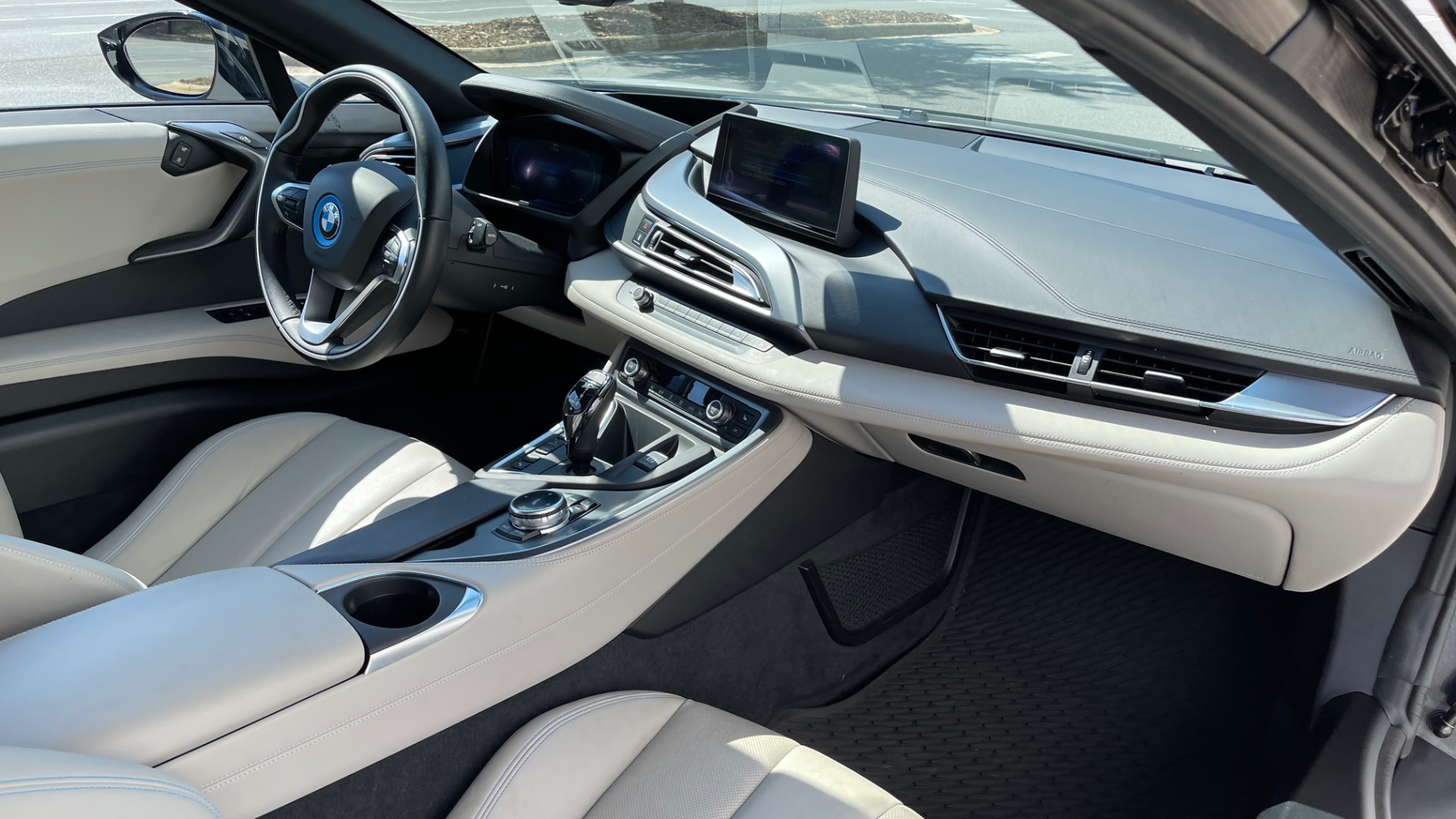 Used 2014 BMW i8 PURE IMPULSE WORLD / BLUE SEATBELTS / PERFORATED LEATHER / LED HEADLIGHTS for sale $75,999 at Formula Imports in Charlotte NC 28227 18