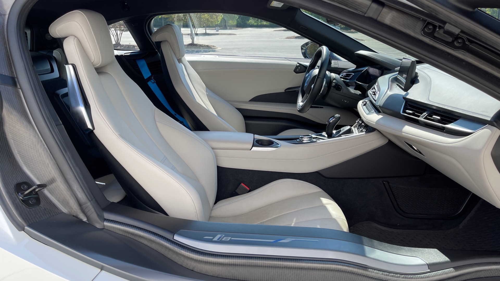 Used 2014 BMW i8 PURE IMPULSE WORLD / BLUE SEATBELTS / PERFORATED LEATHER / LED HEADLIGHTS for sale $75,999 at Formula Imports in Charlotte NC 28227 19