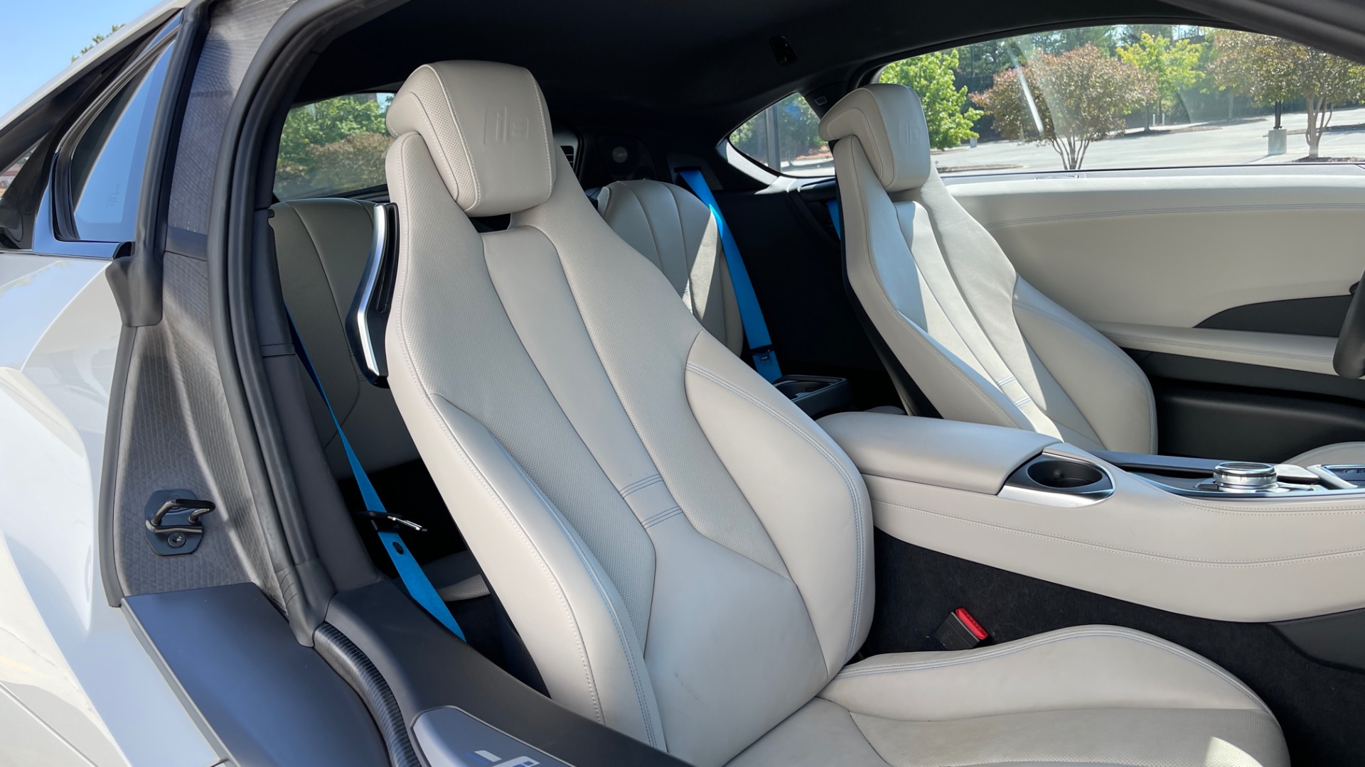 Used 2014 BMW i8 PURE IMPULSE WORLD / BLUE SEATBELTS / PERFORATED LEATHER / LED HEADLIGHTS for sale $75,999 at Formula Imports in Charlotte NC 28227 20