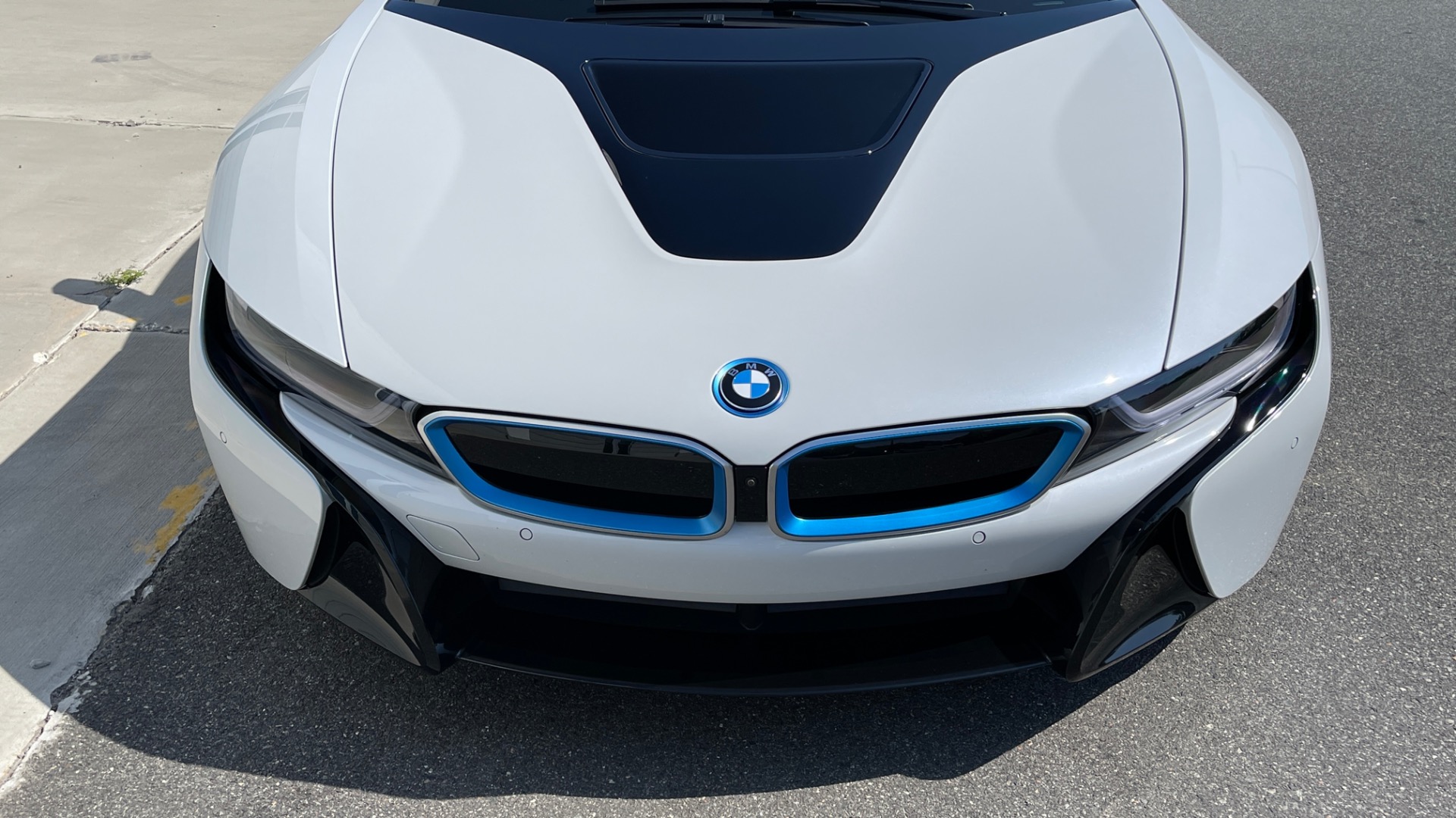 Used 2014 BMW i8 PURE IMPULSE WORLD / BLUE SEATBELTS / PERFORATED LEATHER / LED HEADLIGHTS for sale $75,999 at Formula Imports in Charlotte NC 28227 21