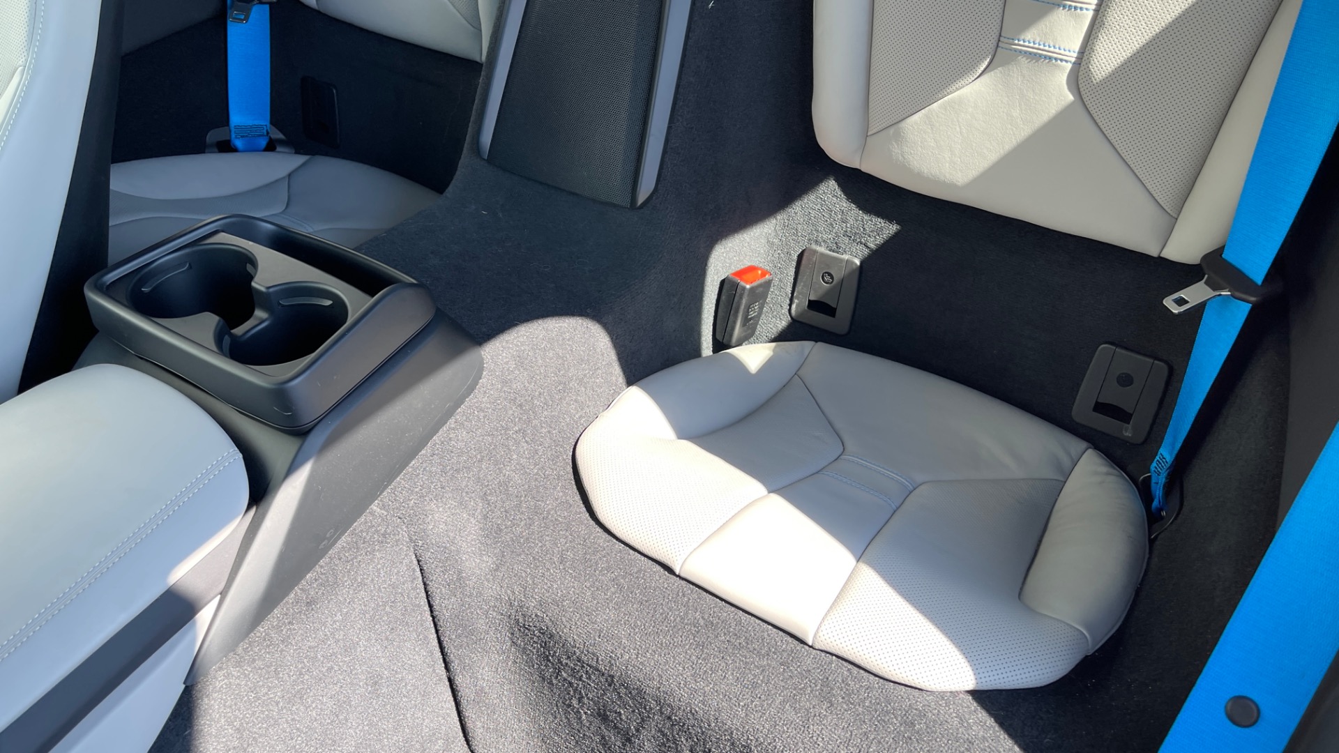 Used 2014 BMW i8 PURE IMPULSE WORLD / BLUE SEATBELTS / PERFORATED LEATHER / LED HEADLIGHTS for sale $75,999 at Formula Imports in Charlotte NC 28227 25