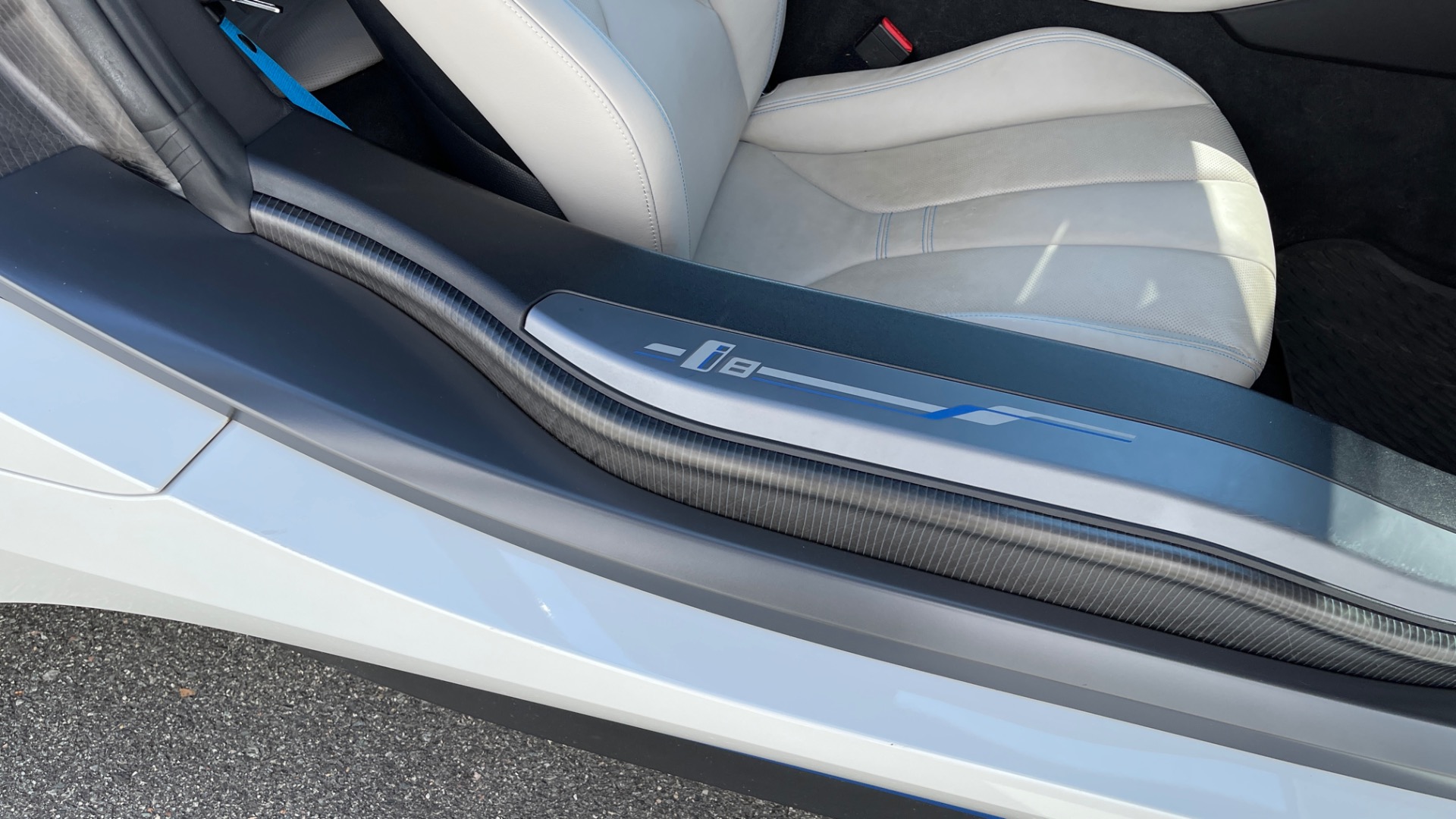 Used 2014 BMW i8 PURE IMPULSE WORLD / BLUE SEATBELTS / PERFORATED LEATHER / LED HEADLIGHTS for sale $75,999 at Formula Imports in Charlotte NC 28227 27
