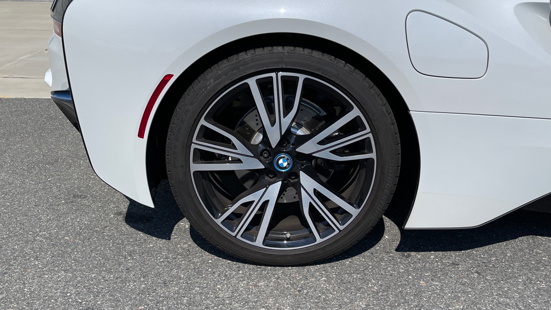Used 2014 BMW i8 PURE IMPULSE WORLD / BLUE SEATBELTS / PERFORATED LEATHER / LED HEADLIGHTS for sale $75,999 at Formula Imports in Charlotte NC 28227 30