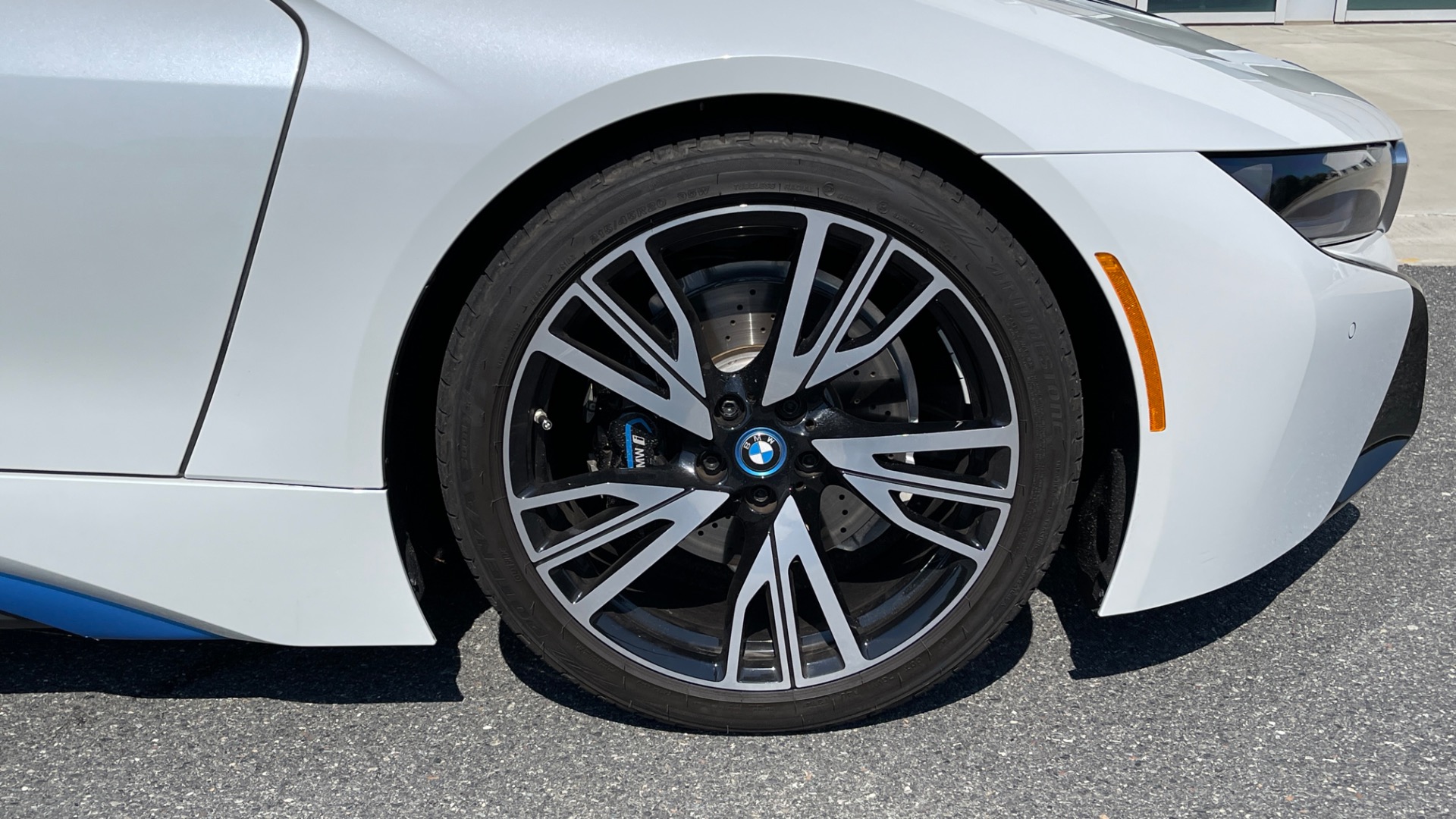 Used 2014 BMW i8 PURE IMPULSE WORLD / BLUE SEATBELTS / PERFORATED LEATHER / LED HEADLIGHTS for sale $75,999 at Formula Imports in Charlotte NC 28227 31