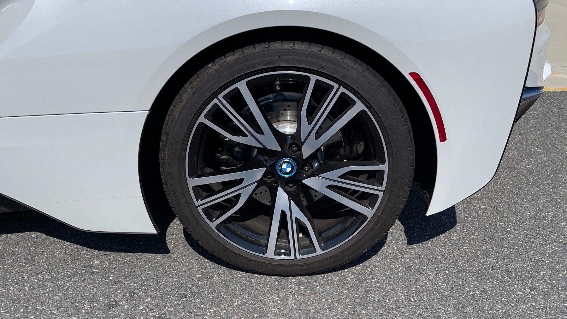 Used 2014 BMW i8 PURE IMPULSE WORLD / BLUE SEATBELTS / PERFORATED LEATHER / LED HEADLIGHTS for sale $75,999 at Formula Imports in Charlotte NC 28227 33