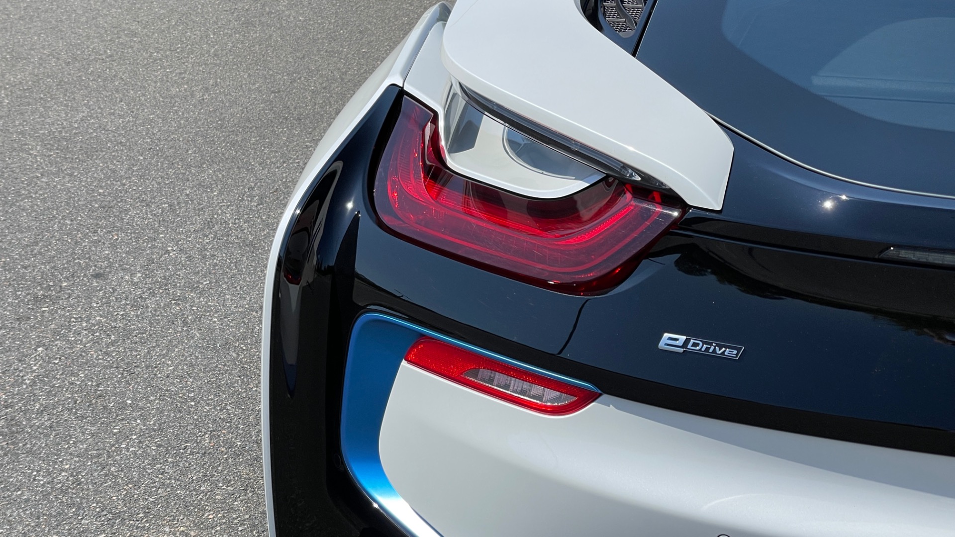 Used 2014 BMW i8 PURE IMPULSE WORLD / BLUE SEATBELTS / PERFORATED LEATHER / LED HEADLIGHTS for sale $75,999 at Formula Imports in Charlotte NC 28227 34
