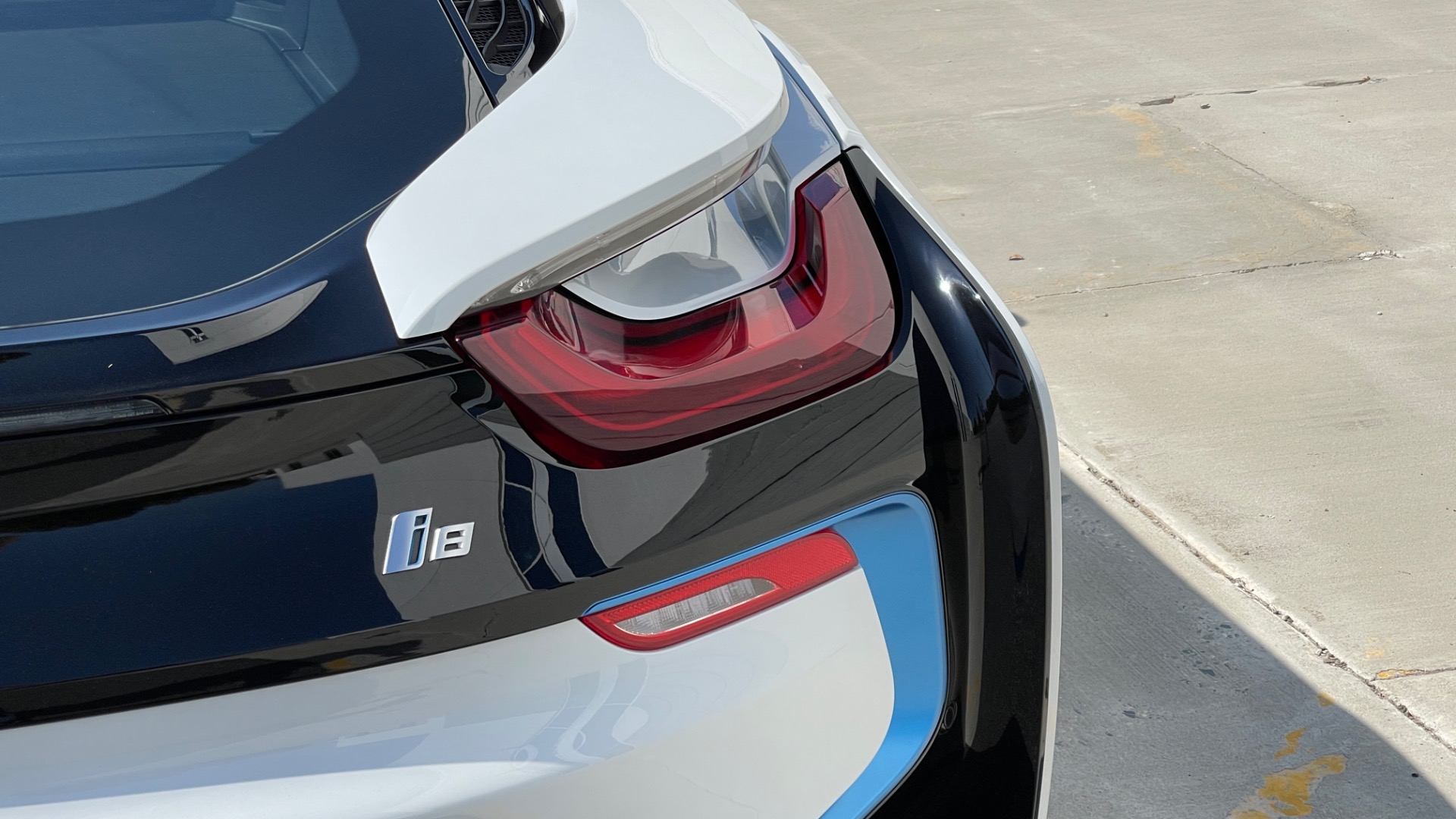 Used 2014 BMW i8 PURE IMPULSE WORLD / BLUE SEATBELTS / PERFORATED LEATHER / LED HEADLIGHTS for sale $75,999 at Formula Imports in Charlotte NC 28227 35