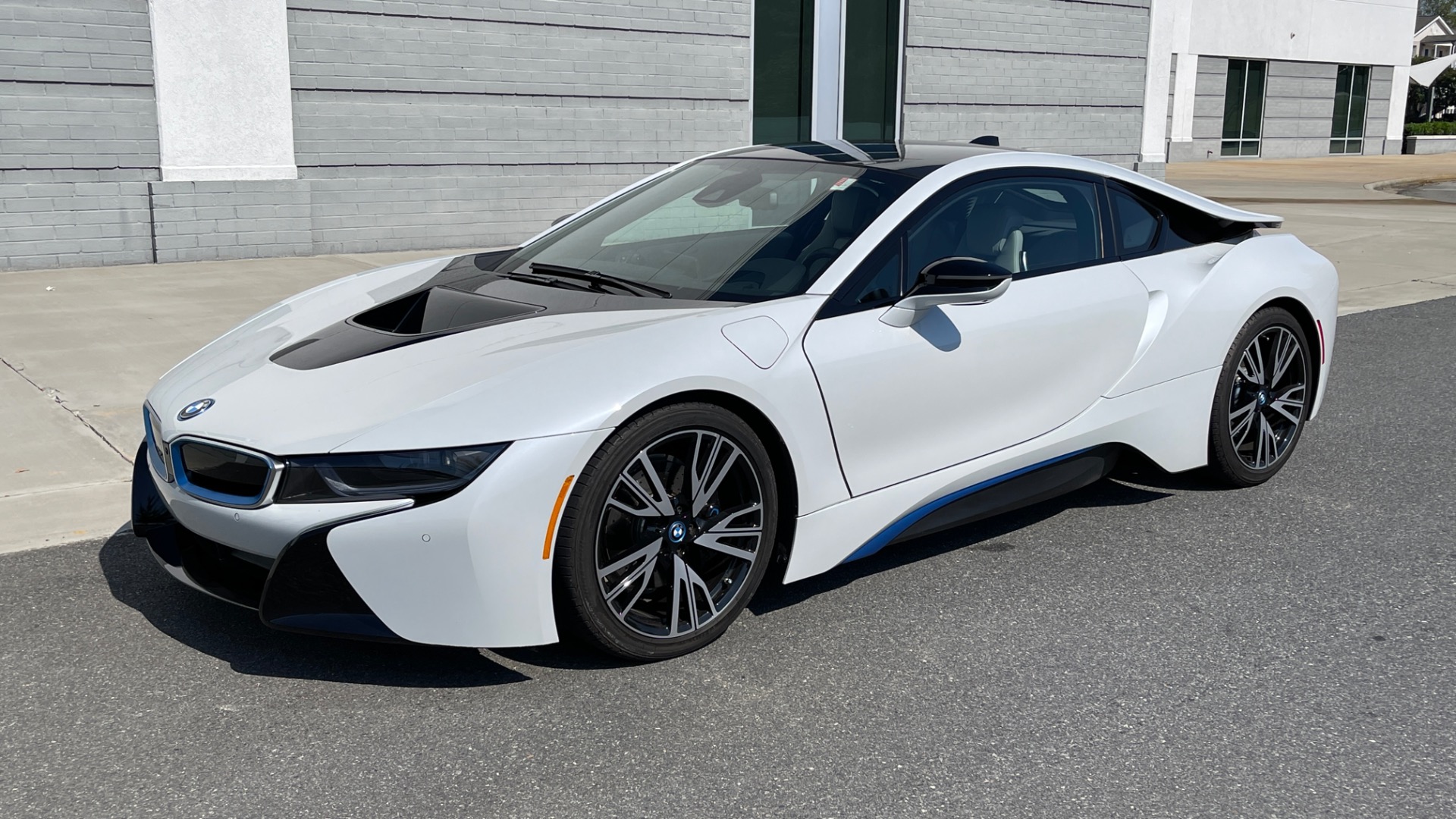 Used 2014 BMW i8 PURE IMPULSE WORLD / BLUE SEATBELTS / PERFORATED LEATHER / LED HEADLIGHTS for sale $75,999 at Formula Imports in Charlotte NC 28227 7