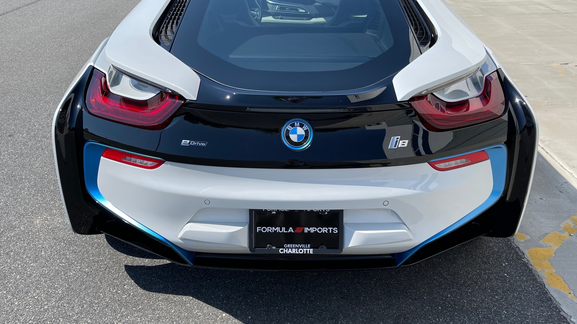 Used 2014 BMW i8 PURE IMPULSE WORLD / BLUE SEATBELTS / PERFORATED LEATHER / LED HEADLIGHTS for sale $75,999 at Formula Imports in Charlotte NC 28227 8