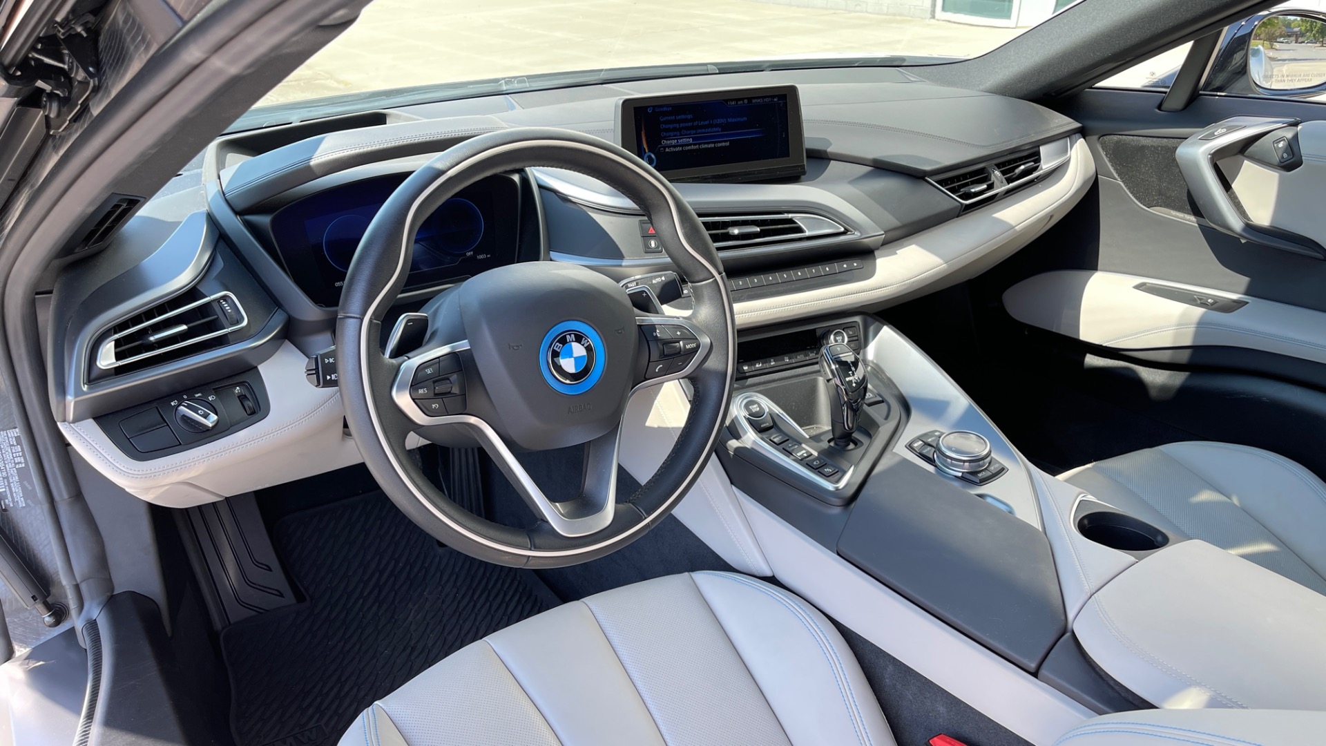 Used 2014 BMW i8 PURE IMPULSE WORLD / BLUE SEATBELTS / PERFORATED LEATHER / LED HEADLIGHTS for sale $75,999 at Formula Imports in Charlotte NC 28227 9