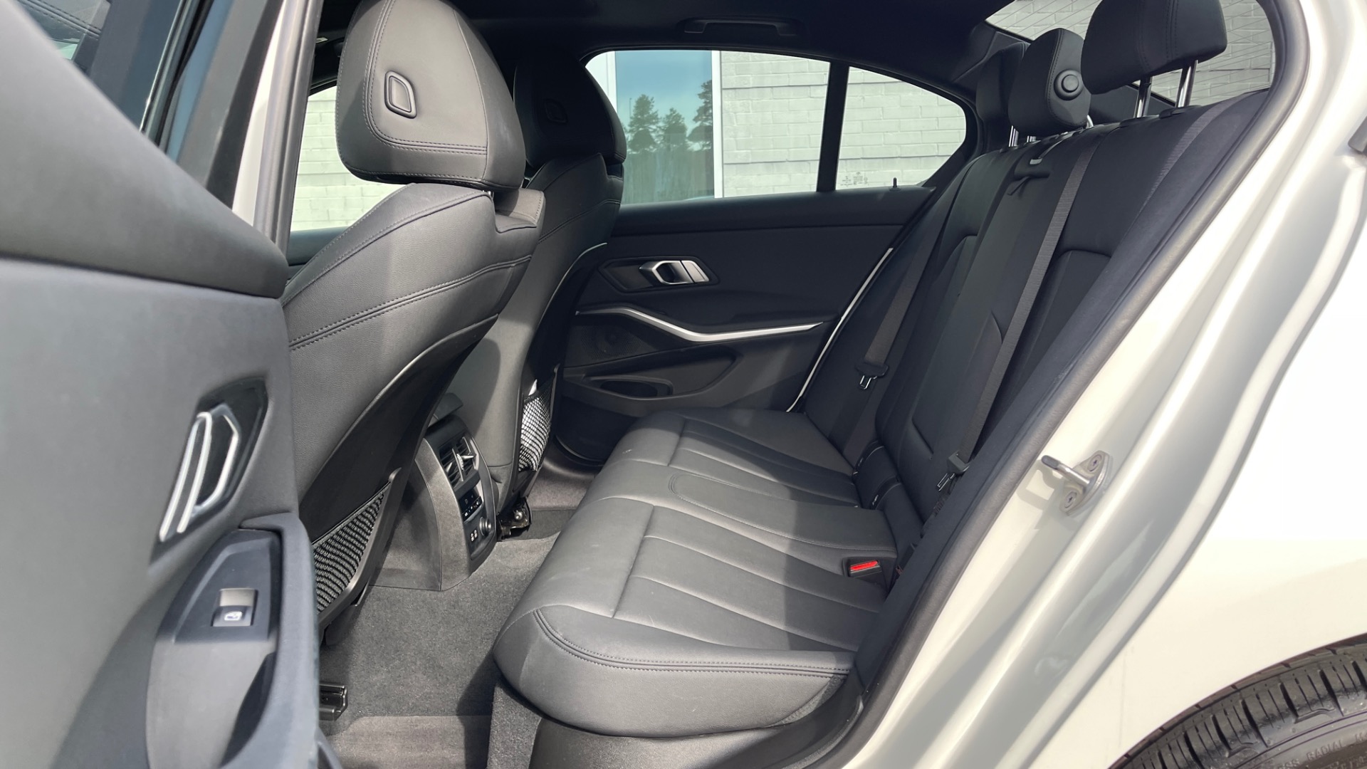 Used 2020 BMW 3 Series 330i xDrive / CONVENIENCE PACKAGE / HEATED STEERING / 19IN WHEELS / KEYLESS for sale $35,795 at Formula Imports in Charlotte NC 28227 11