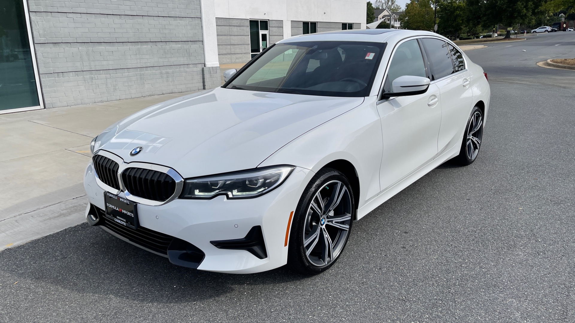 Used 2020 BMW 3 Series 330i xDrive / CONVENIENCE PACKAGE / HEATED STEERING / 19IN WHEELS / KEYLESS for sale $35,795 at Formula Imports in Charlotte NC 28227 2