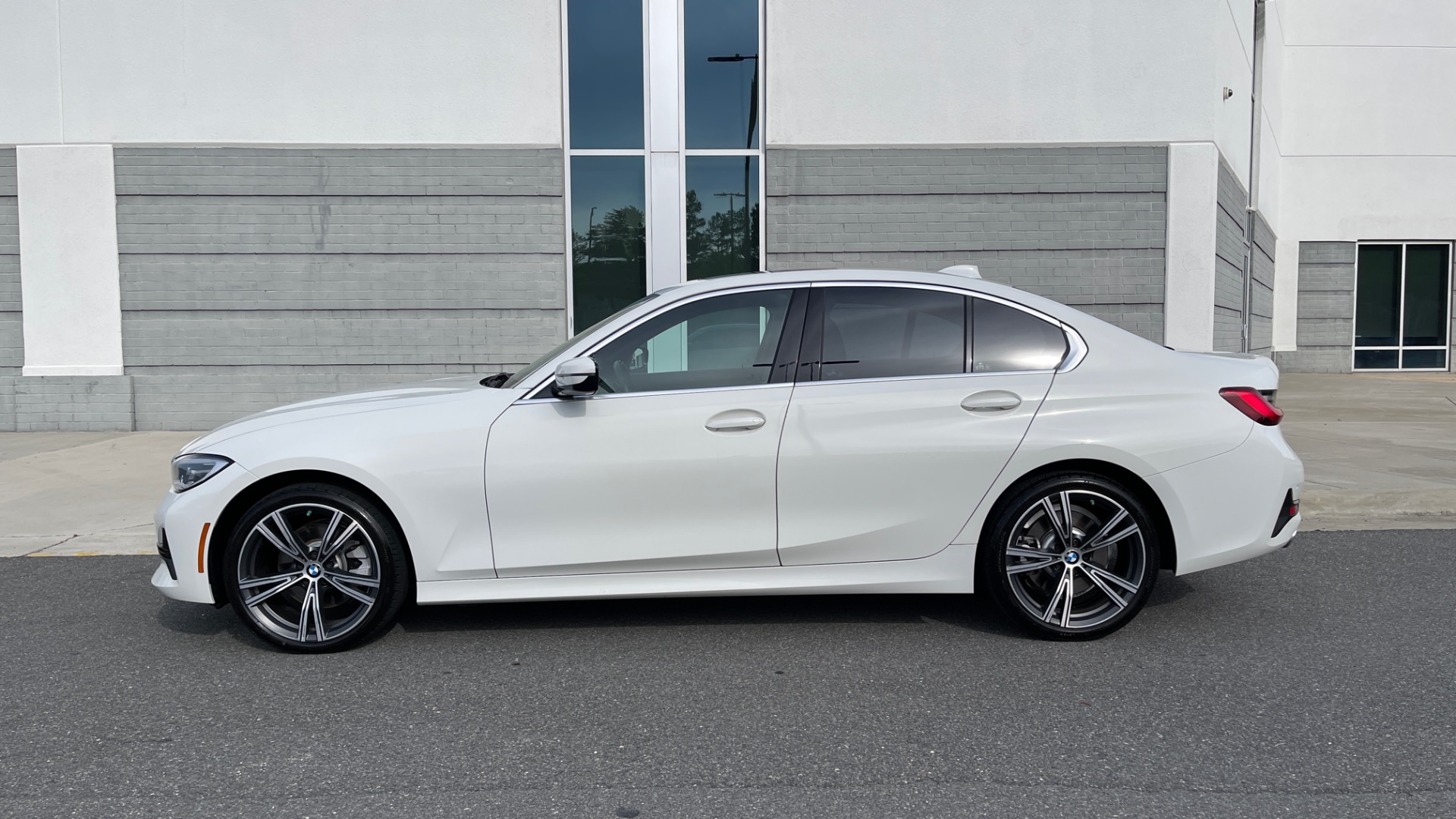 Used 2020 BMW 3 Series 330i xDrive / CONVENIENCE PACKAGE / HEATED STEERING / 19IN WHEELS / KEYLESS for sale $35,795 at Formula Imports in Charlotte NC 28227 3