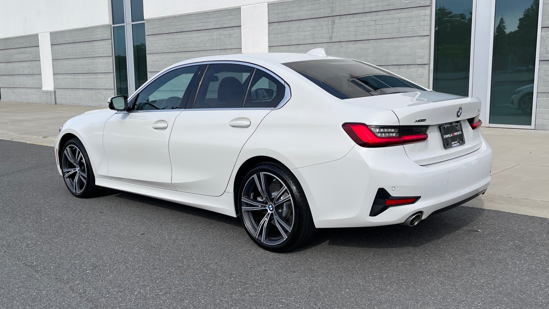 Used 2020 BMW 3 Series 330i xDrive / CONVENIENCE PACKAGE / HEATED STEERING / 19IN WHEELS / KEYLESS for sale $35,795 at Formula Imports in Charlotte NC 28227 4