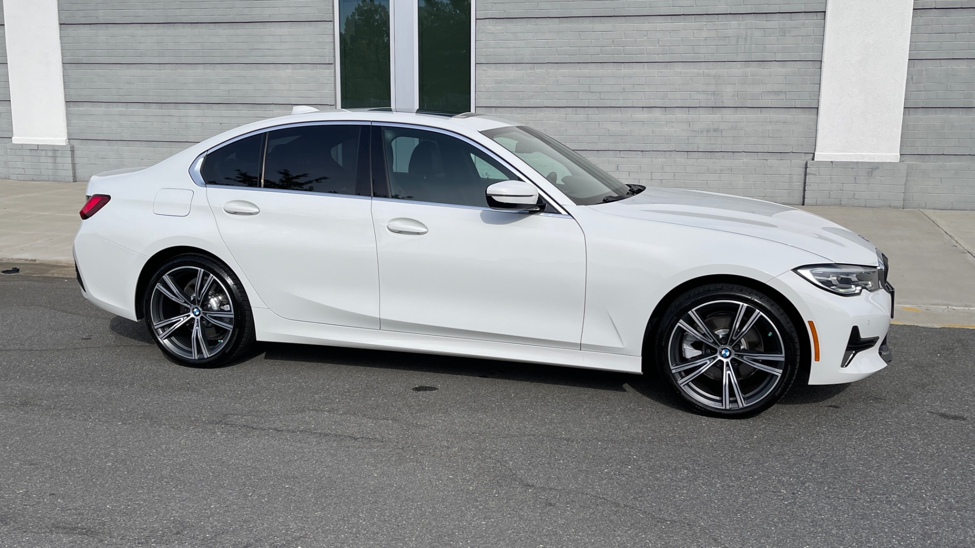 Used 2020 BMW 3 Series 330i xDrive / CONVENIENCE PACKAGE / HEATED STEERING / 19IN WHEELS / KEYLESS for sale Sold at Formula Imports in Charlotte NC 28227 6