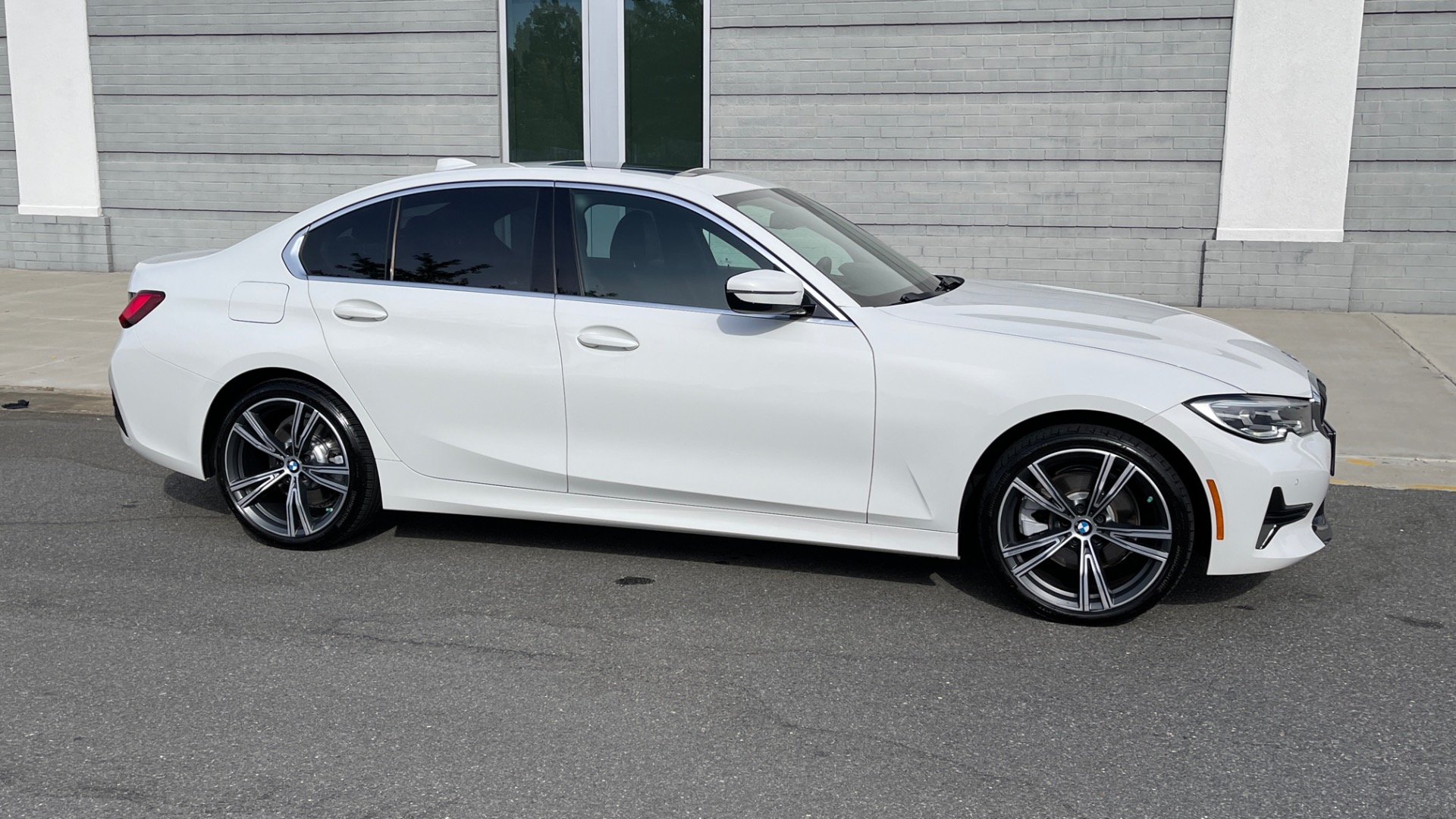 Used 2020 BMW 3 Series 330i xDrive / CONVENIENCE PACKAGE / HEATED STEERING / 19IN WHEELS / KEYLESS for sale $35,795 at Formula Imports in Charlotte NC 28227 6