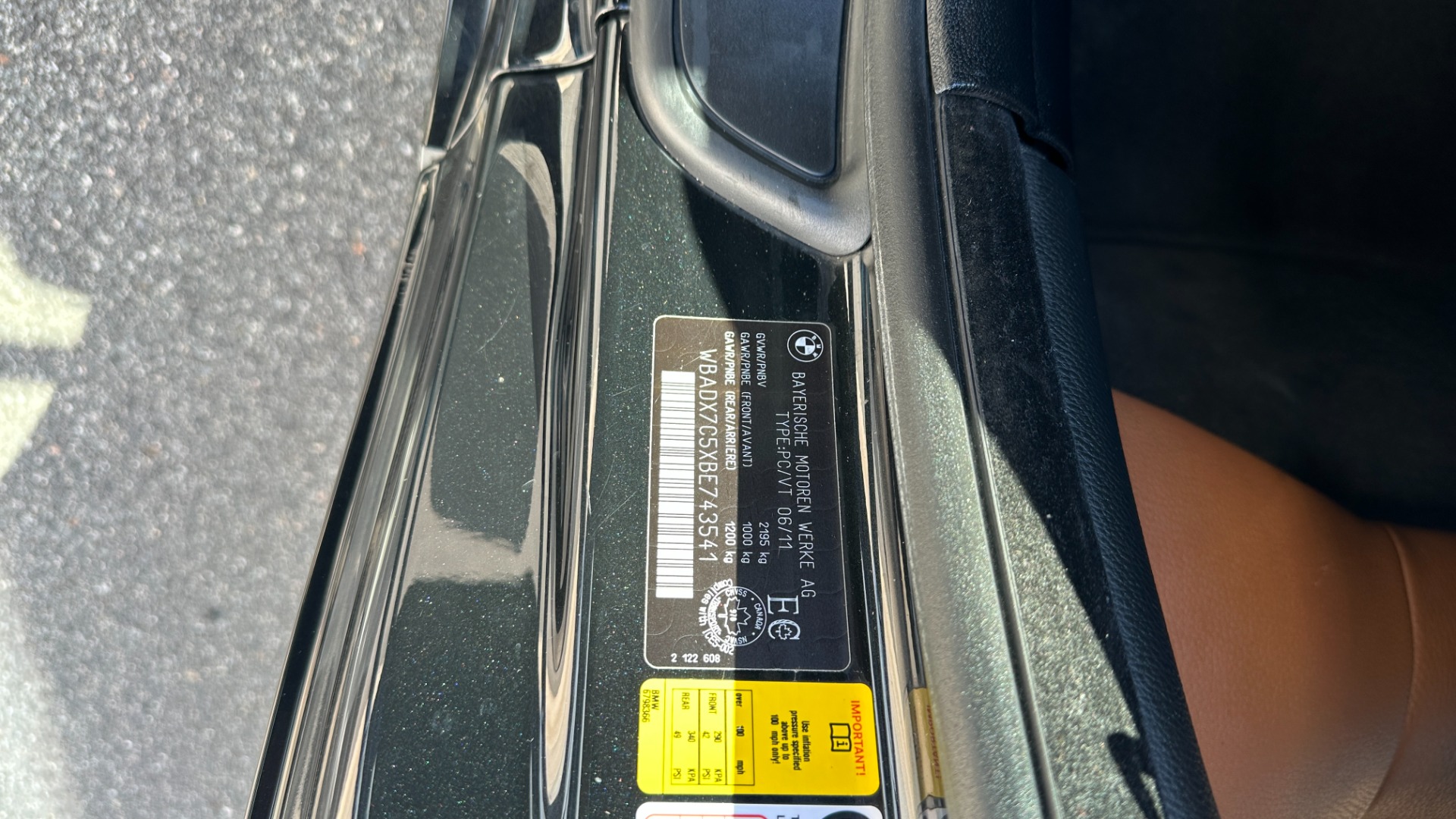Used 2011 BMW 3 Series 335i / TURBO / HARD TOP CONVERTIBLE / LEATHER / BLACKOUT for sale Sold at Formula Imports in Charlotte NC 28227 37