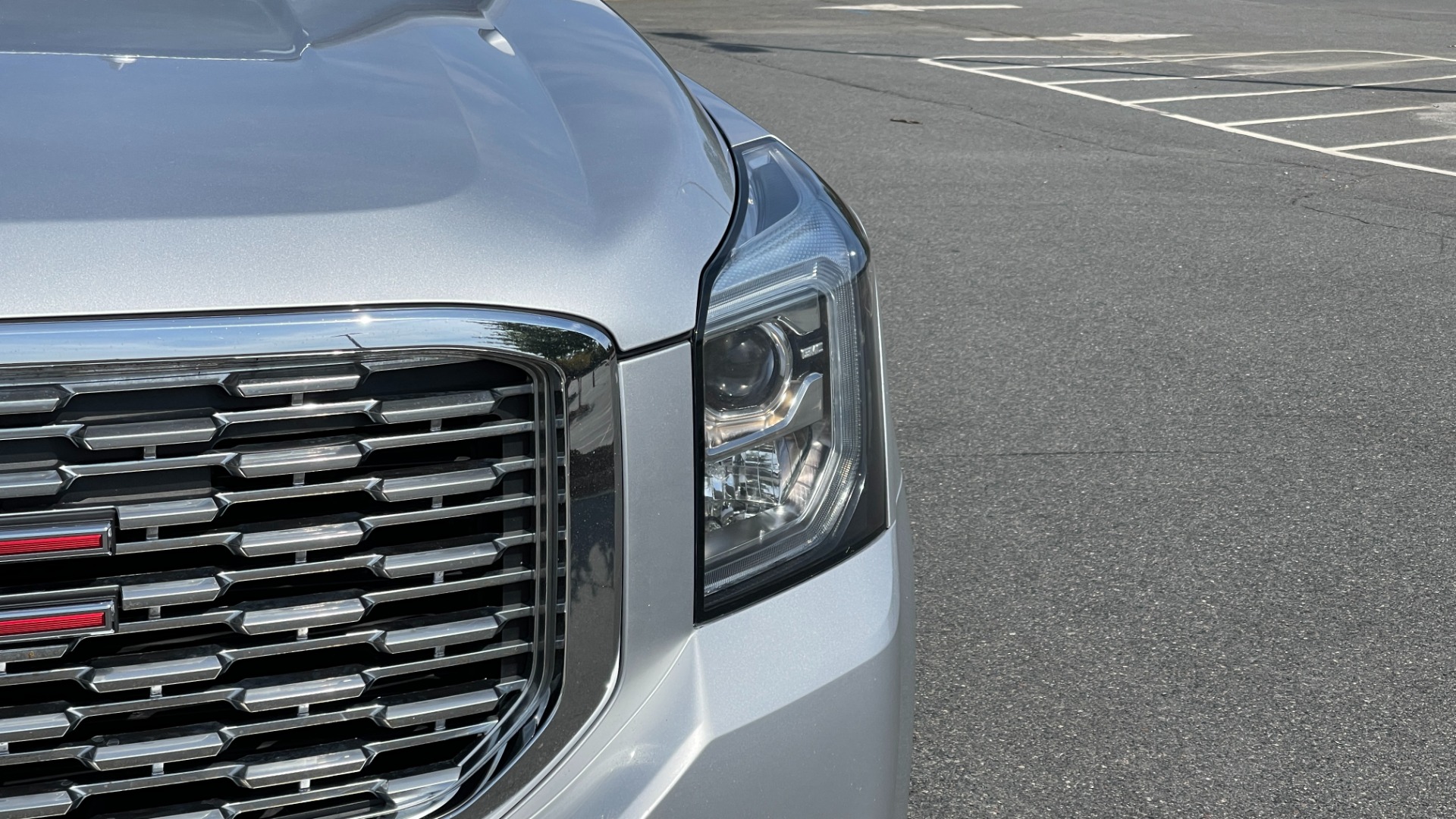 Used 2019 GMC Yukon XL DENALI / LEATHER / 4WD / CAPTAINS CHAIRS / 3 ROW SEATING for sale Sold at Formula Imports in Charlotte NC 28227 11