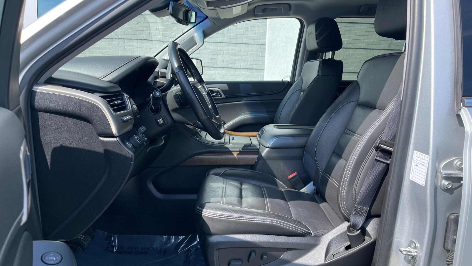Used 2019 GMC Yukon XL DENALI / LEATHER / 4WD / CAPTAINS CHAIRS / 3 ROW SEATING for sale Sold at Formula Imports in Charlotte NC 28227 13