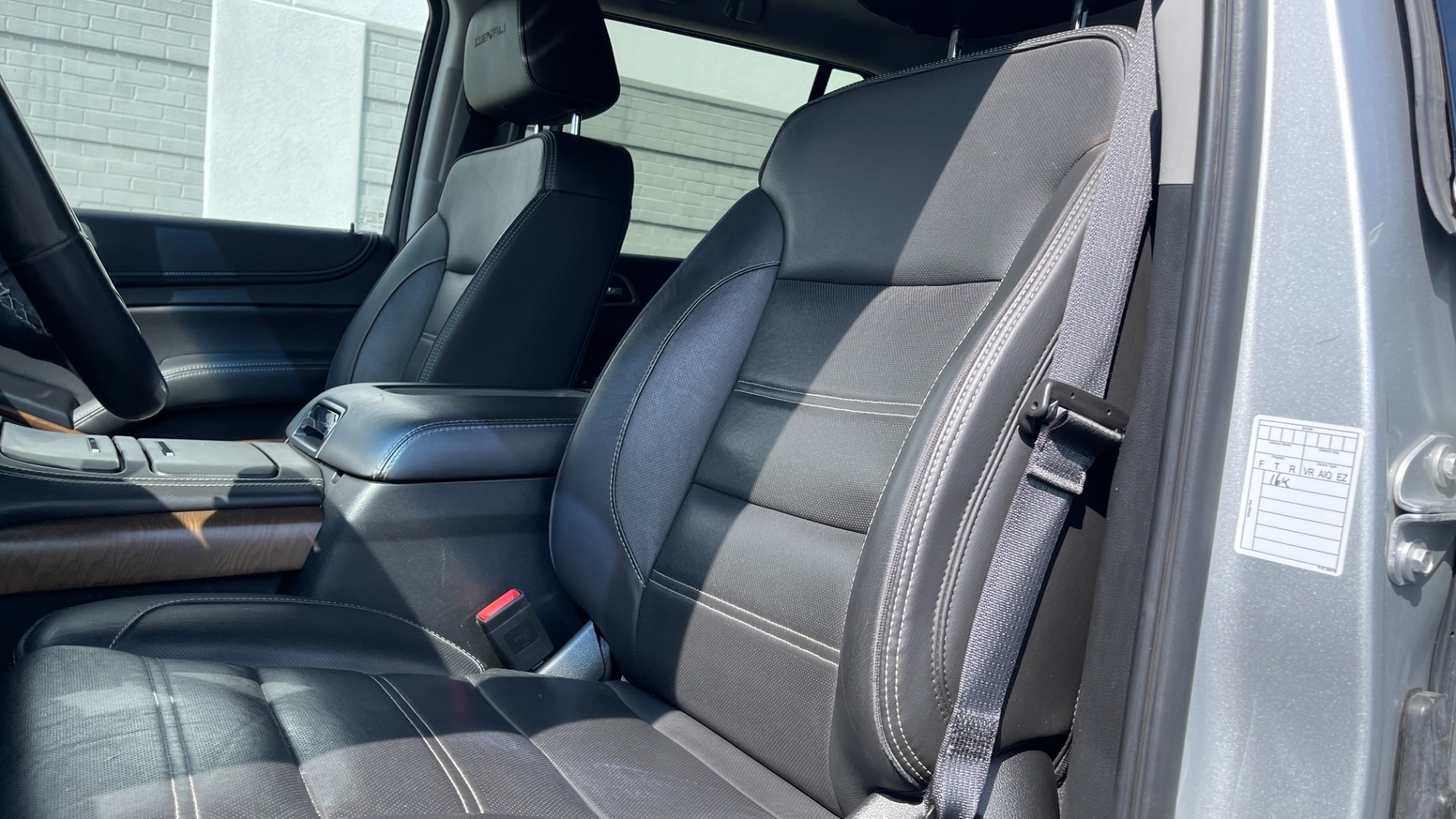 Used 2019 GMC Yukon XL DENALI / LEATHER / 4WD / CAPTAINS CHAIRS / 3 ROW SEATING for sale Sold at Formula Imports in Charlotte NC 28227 14