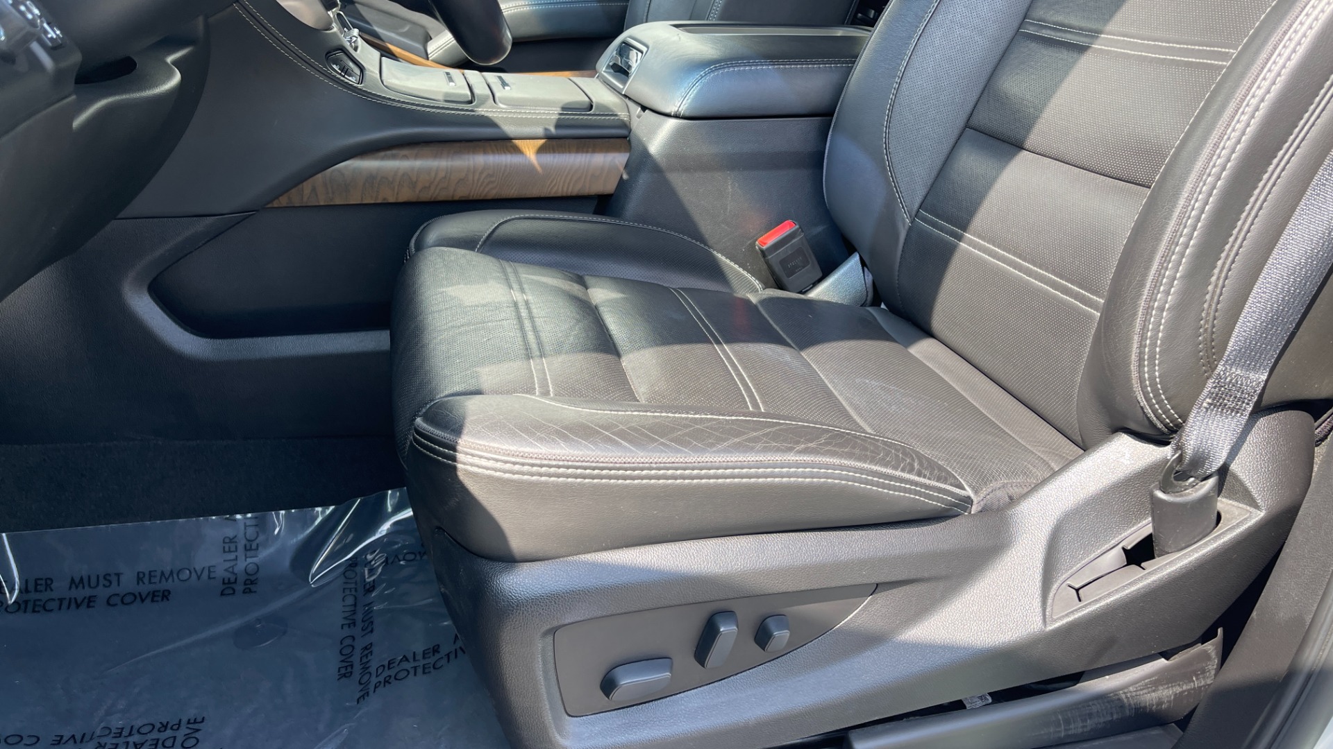 Used 2019 GMC Yukon XL DENALI / LEATHER / 4WD / CAPTAINS CHAIRS / 3 ROW SEATING for sale Sold at Formula Imports in Charlotte NC 28227 15