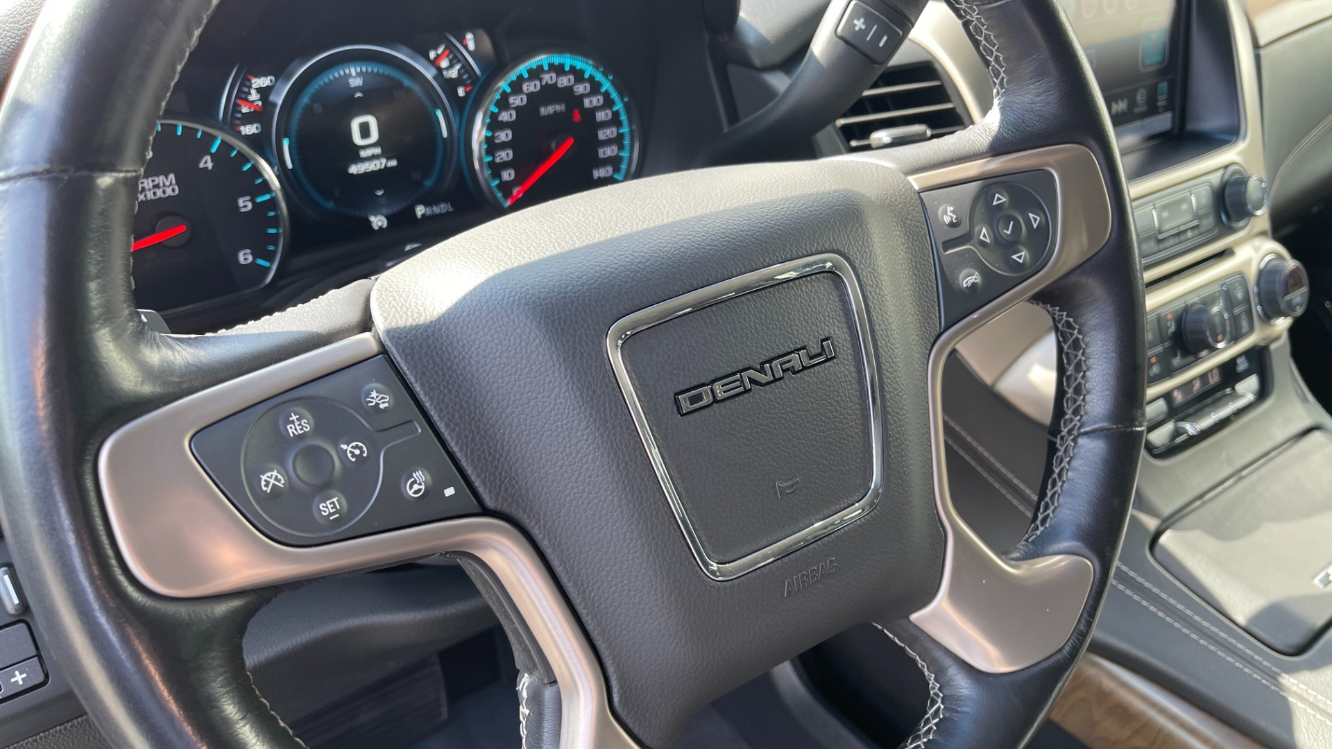 Used 2019 GMC Yukon XL DENALI / LEATHER / 4WD / CAPTAINS CHAIRS / 3 ROW SEATING for sale Sold at Formula Imports in Charlotte NC 28227 17