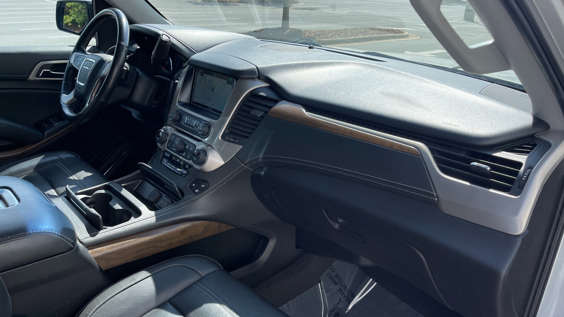 Used 2019 GMC Yukon XL DENALI / LEATHER / 4WD / CAPTAINS CHAIRS / 3 ROW SEATING for sale Sold at Formula Imports in Charlotte NC 28227 29