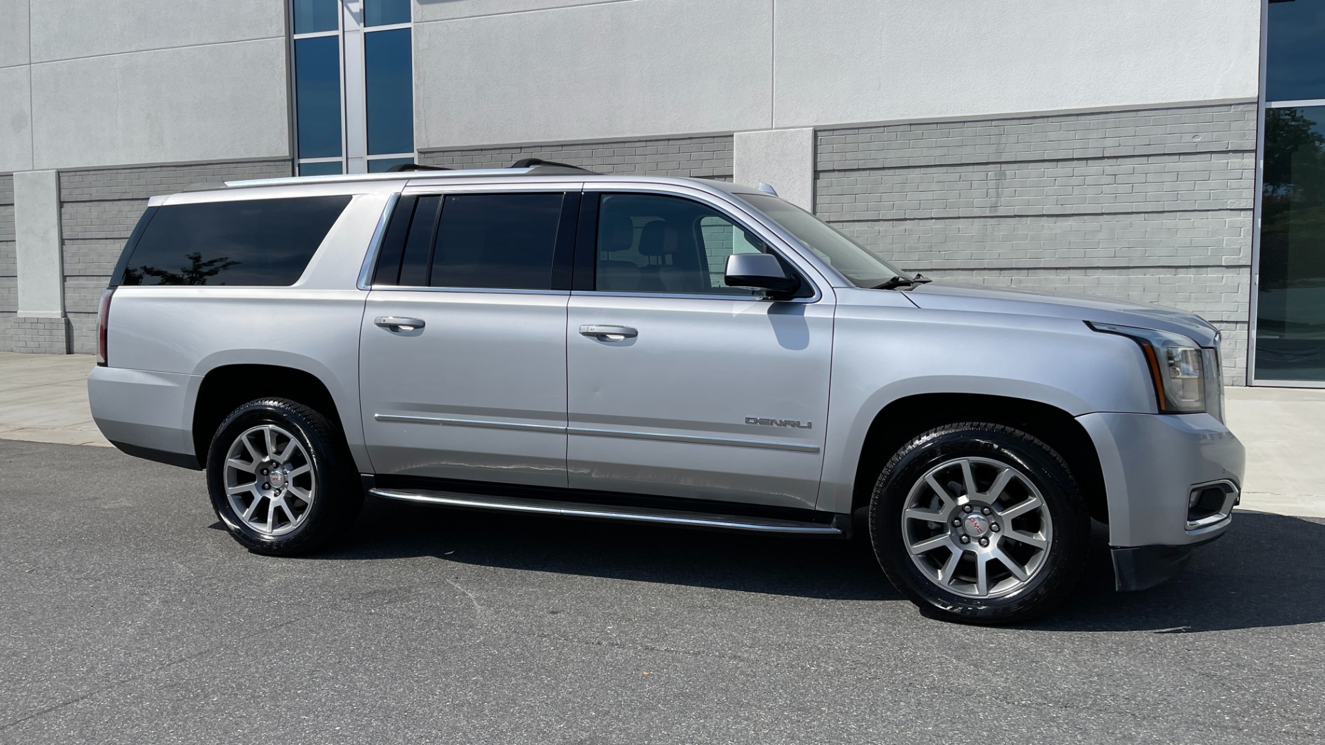 Used 2019 GMC Yukon XL DENALI / LEATHER / 4WD / CAPTAINS CHAIRS / 3 ROW SEATING for sale Sold at Formula Imports in Charlotte NC 28227 3