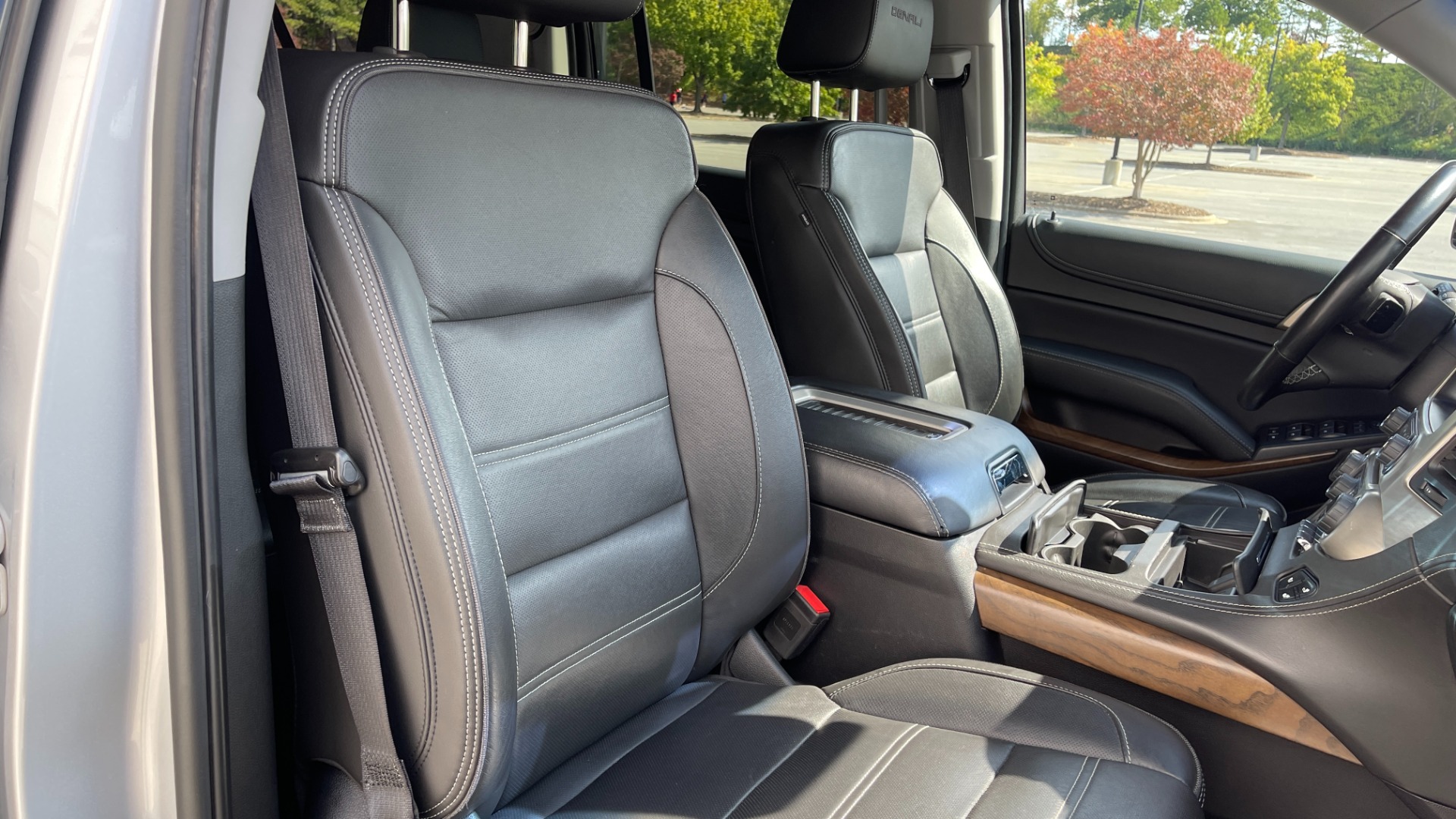 Used 2019 GMC Yukon XL DENALI / LEATHER / 4WD / CAPTAINS CHAIRS / 3 ROW SEATING for sale Sold at Formula Imports in Charlotte NC 28227 31
