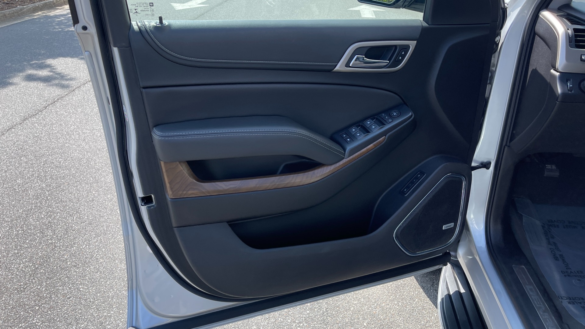 Used 2019 GMC Yukon XL DENALI / LEATHER / 4WD / CAPTAINS CHAIRS / 3 ROW SEATING for sale Sold at Formula Imports in Charlotte NC 28227 39