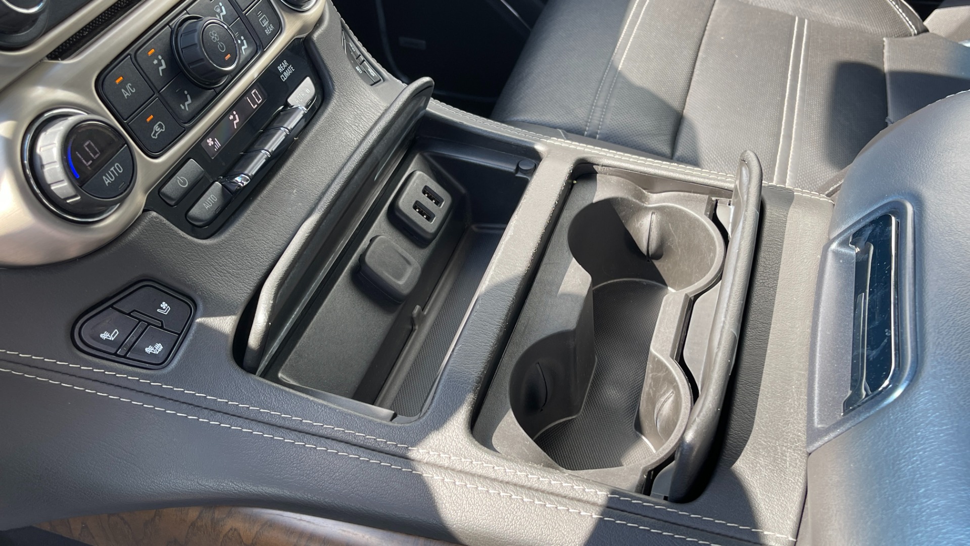 Used 2019 GMC Yukon XL DENALI / LEATHER / 4WD / CAPTAINS CHAIRS / 3 ROW SEATING for sale Sold at Formula Imports in Charlotte NC 28227 42