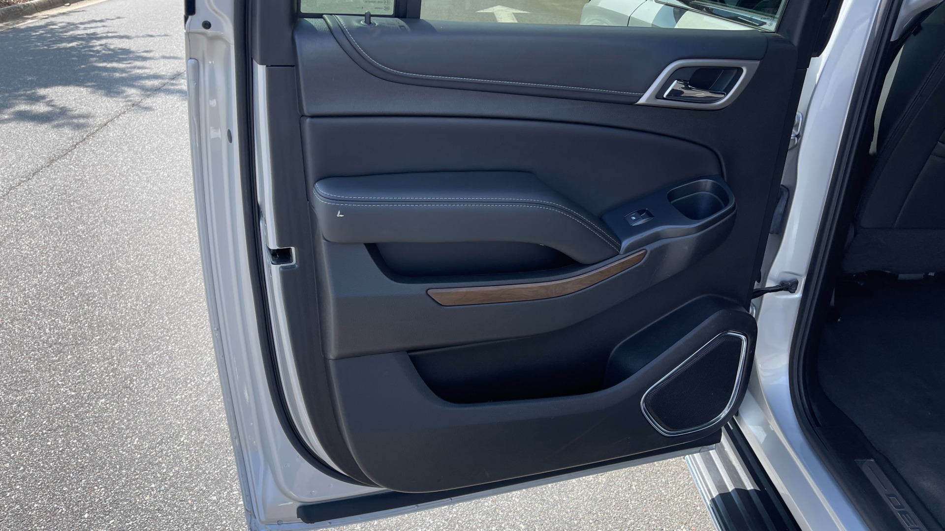 Used 2019 GMC Yukon XL DENALI / LEATHER / 4WD / CAPTAINS CHAIRS / 3 ROW SEATING for sale Sold at Formula Imports in Charlotte NC 28227 44
