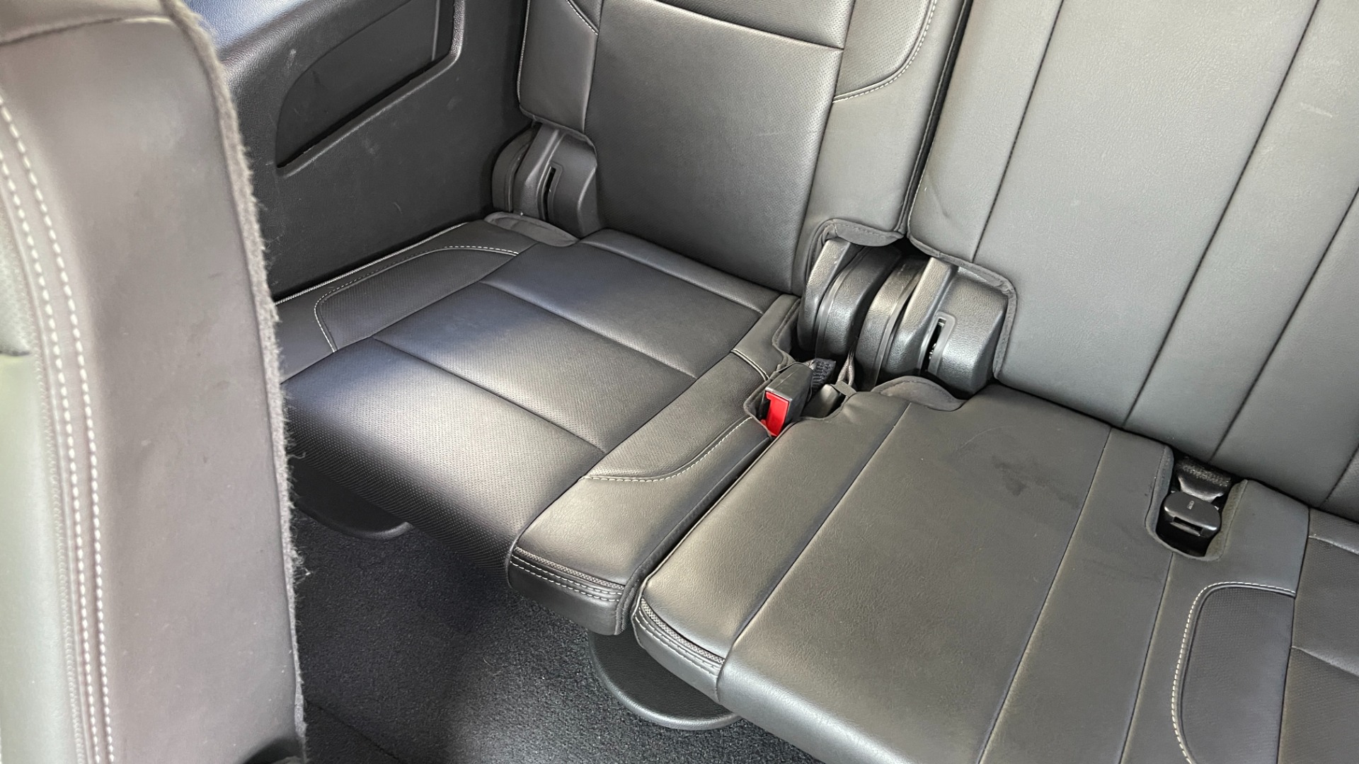 Used 2019 GMC Yukon XL DENALI / LEATHER / 4WD / CAPTAINS CHAIRS / 3 ROW SEATING for sale Sold at Formula Imports in Charlotte NC 28227 47