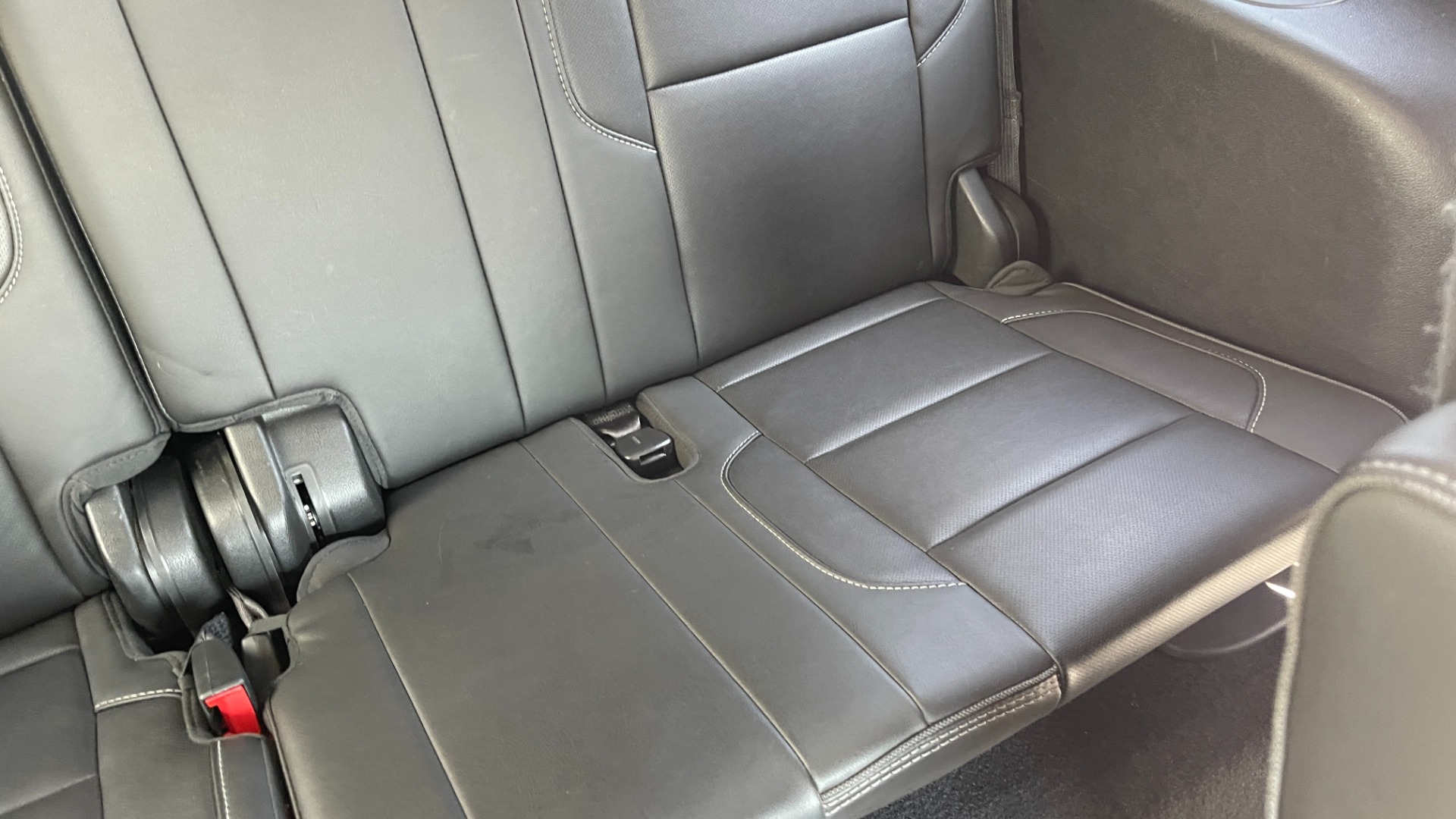 Used 2019 GMC Yukon XL DENALI / LEATHER / 4WD / CAPTAINS CHAIRS / 3 ROW SEATING for sale Sold at Formula Imports in Charlotte NC 28227 48