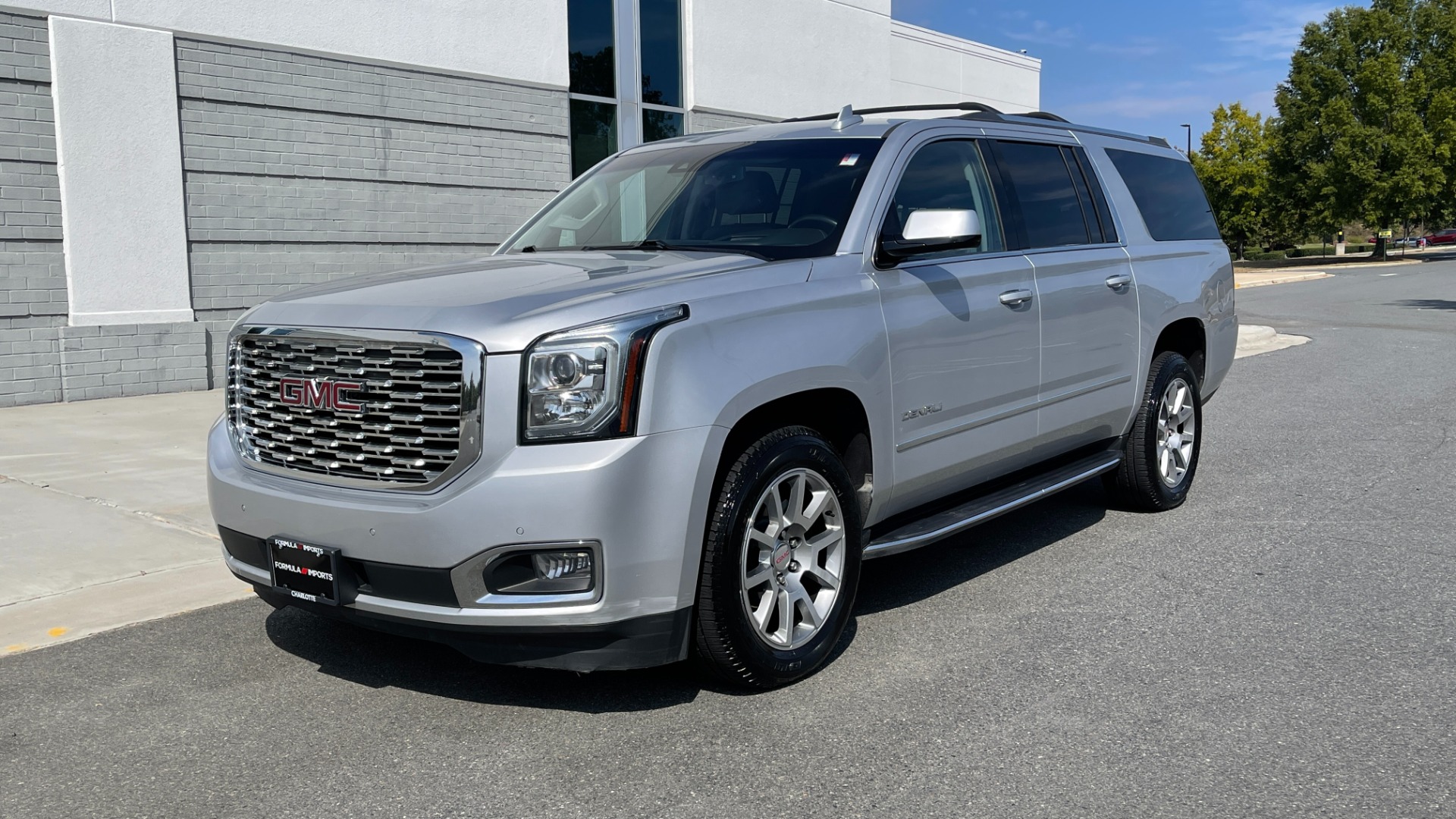 Used 2019 GMC Yukon XL DENALI / LEATHER / 4WD / CAPTAINS CHAIRS / 3 ROW SEATING for sale Sold at Formula Imports in Charlotte NC 28227 5