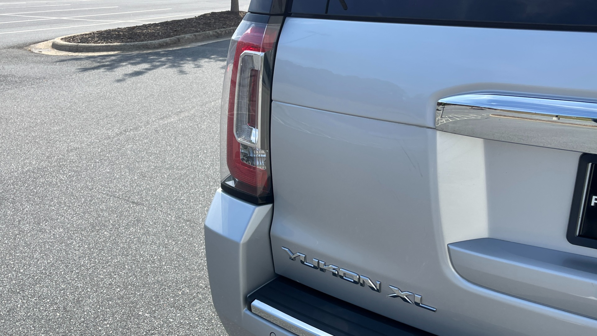 Used 2019 GMC Yukon XL DENALI / LEATHER / 4WD / CAPTAINS CHAIRS / 3 ROW SEATING for sale Sold at Formula Imports in Charlotte NC 28227 51