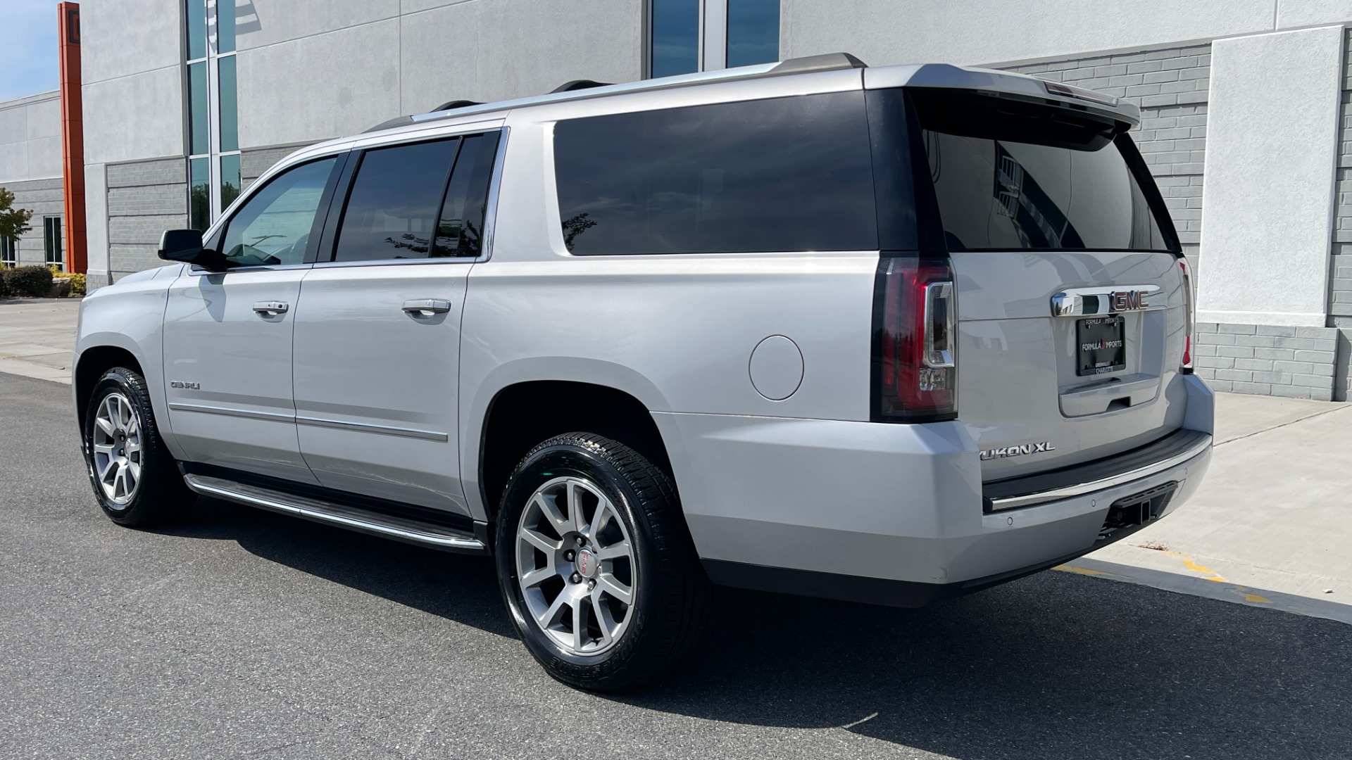 Used 2019 GMC Yukon XL DENALI / LEATHER / 4WD / CAPTAINS CHAIRS / 3 ROW SEATING for sale Sold at Formula Imports in Charlotte NC 28227 6