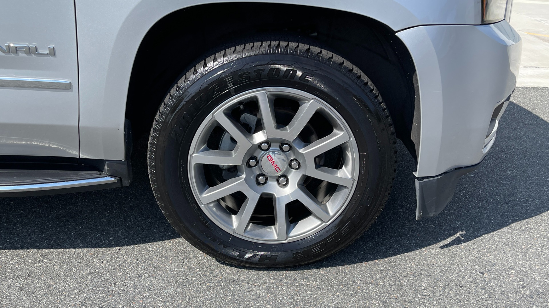 Used 2019 GMC Yukon XL DENALI / LEATHER / 4WD / CAPTAINS CHAIRS / 3 ROW SEATING for sale Sold at Formula Imports in Charlotte NC 28227 64