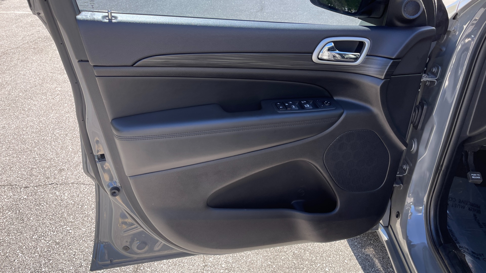 Used 2019 Jeep Grand Cherokee ALTITUDE / BLACK 20IN WHEELS / BLACK TRIM / SUNROOF / HEATED SEATS for sale Sold at Formula Imports in Charlotte NC 28227 11