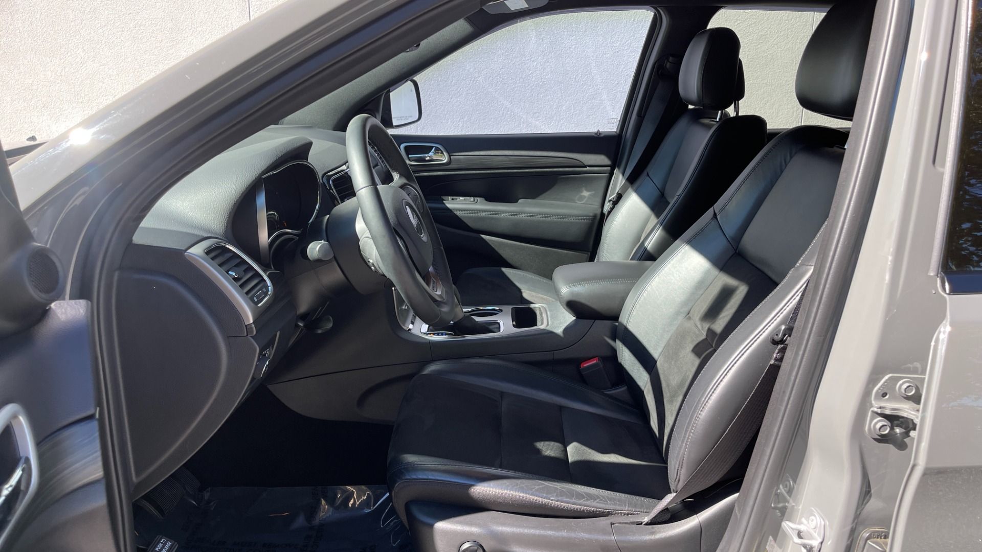Used 2019 Jeep Grand Cherokee ALTITUDE / BLACK 20IN WHEELS / BLACK TRIM / SUNROOF / HEATED SEATS for sale Sold at Formula Imports in Charlotte NC 28227 13