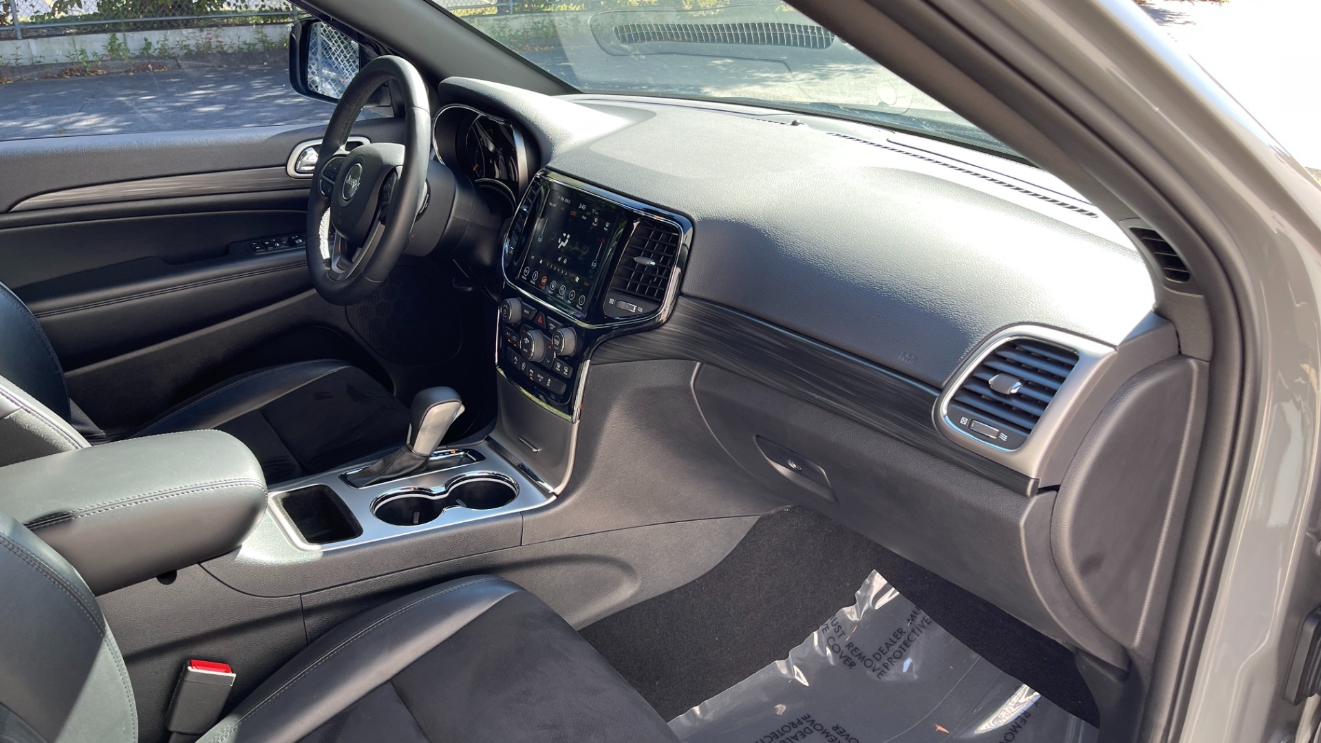 Used 2019 Jeep Grand Cherokee ALTITUDE / BLACK 20IN WHEELS / BLACK TRIM / SUNROOF / HEATED SEATS for sale Sold at Formula Imports in Charlotte NC 28227 15