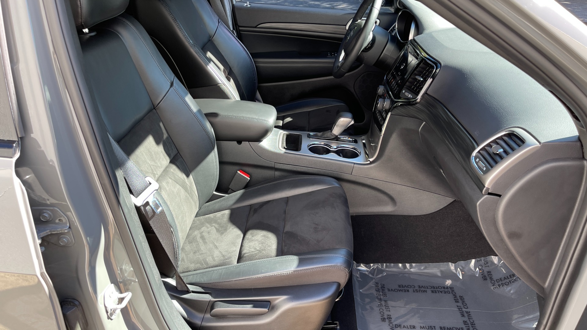 Used 2019 Jeep Grand Cherokee ALTITUDE / BLACK 20IN WHEELS / BLACK TRIM / SUNROOF / HEATED SEATS for sale Sold at Formula Imports in Charlotte NC 28227 16